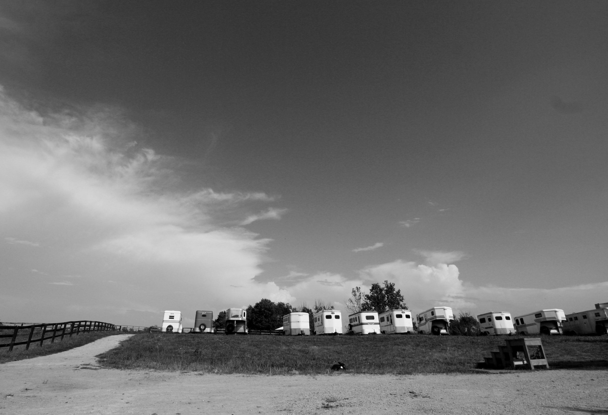 Canon EOS 1000D (EOS Digital Rebel XS / EOS Kiss F) sample photo. Trailers and sky photography