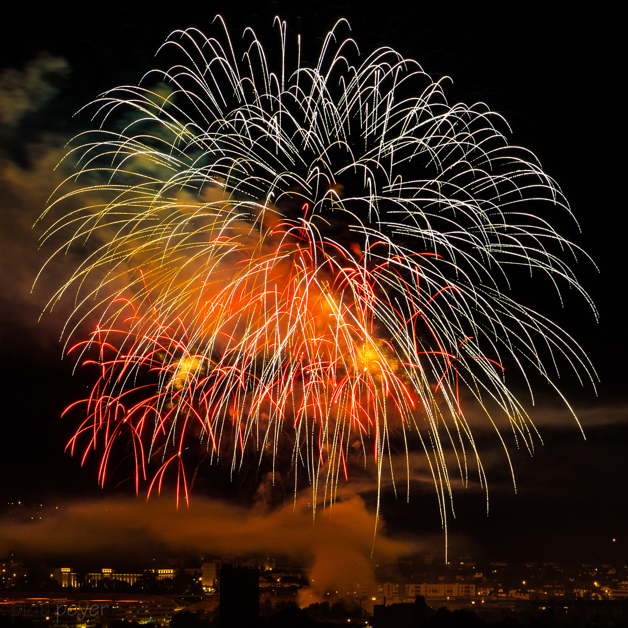Nikon AF-S Nikkor 24-70mm F2.8E ED VR sample photo. Fireworks contrasts white and red photography
