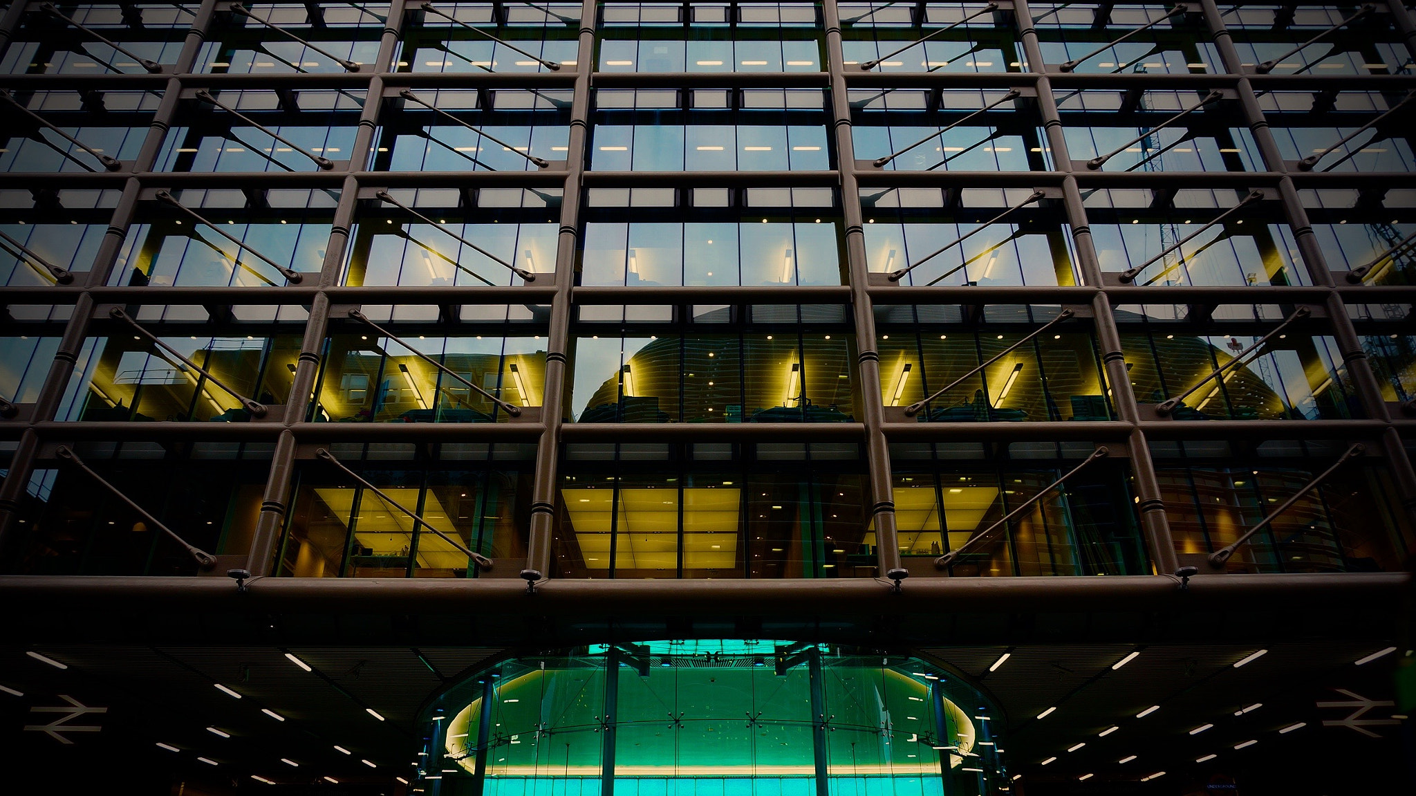 Sony Alpha NEX-6 + Sony E 18-50mm F4-5.6 sample photo. Building, london, england, great britain photography