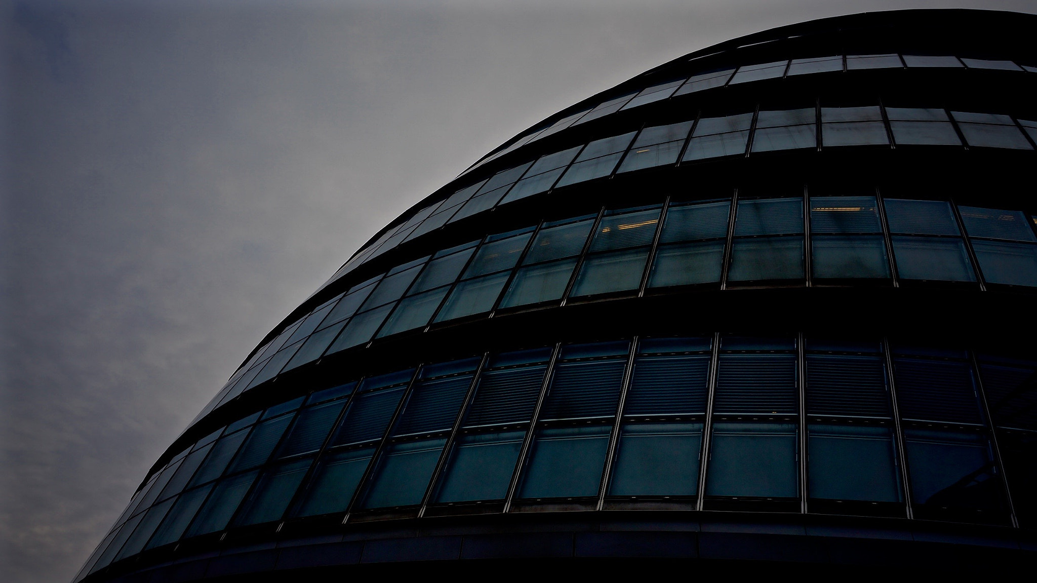Sony Alpha NEX-6 + Sony E 18-50mm F4-5.6 sample photo. City hall, london, england, great britain photography