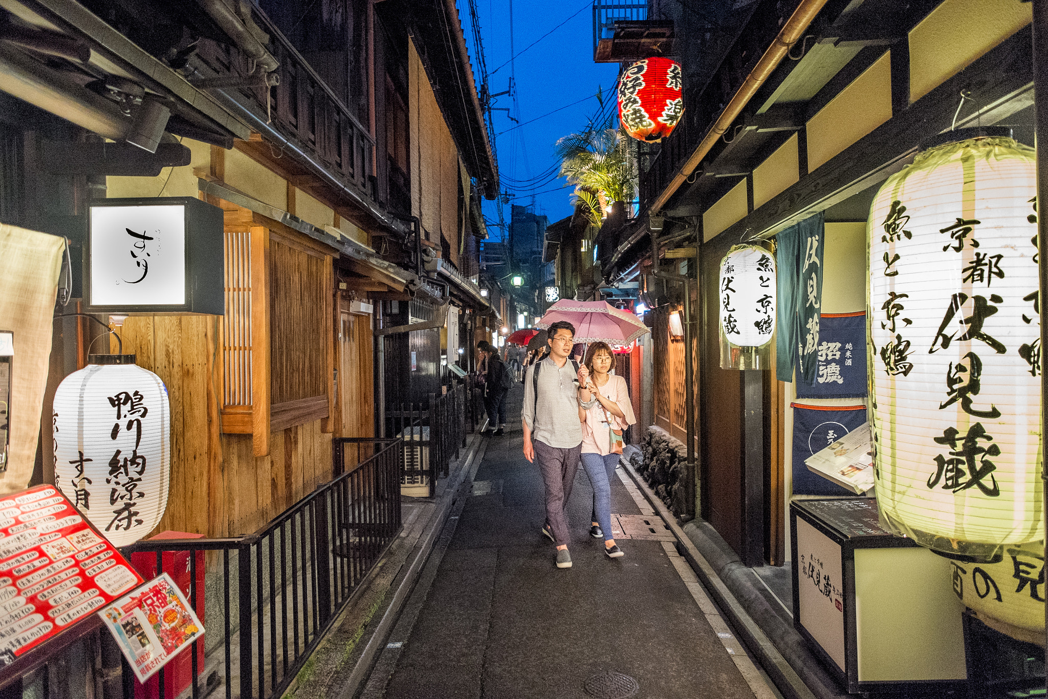 Fujifilm X-E1 + Fujifilm XF 14mm F2.8 R sample photo. Romantic dinner photography