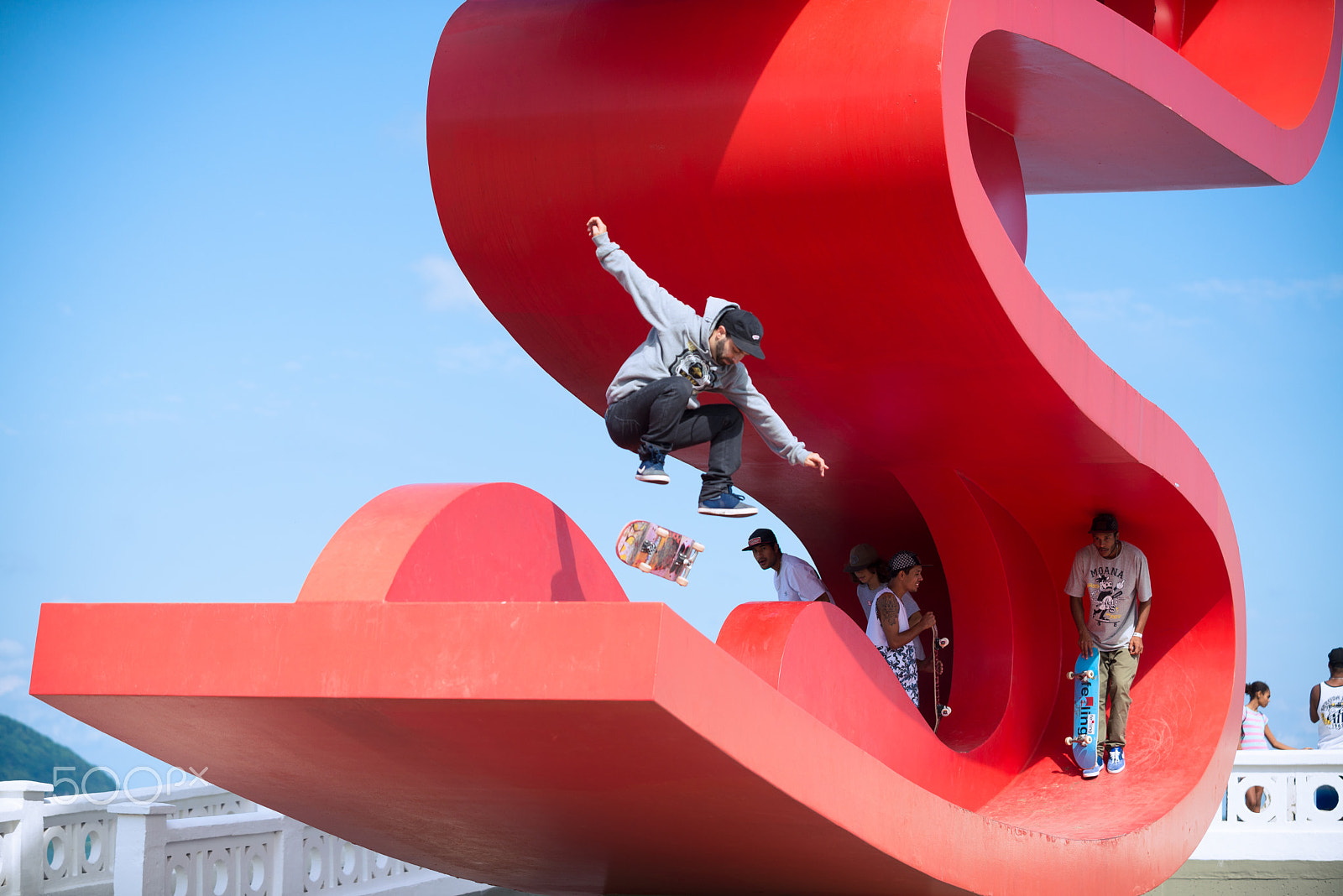 AF-S Zoom-Nikkor 80-200mm f/2.8D IF-ED sample photo. Tomie ohtake skaters photography