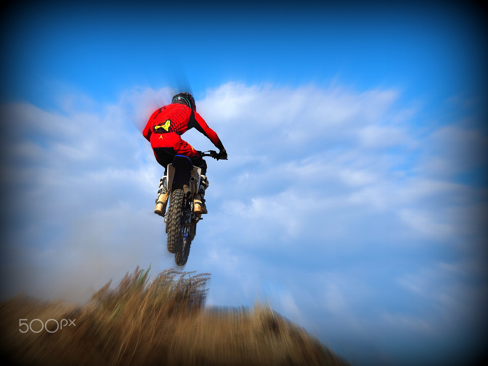 Olympus OM-D E-M10 II + Sigma 60mm F2.8 DN Art sample photo. Red rider photography