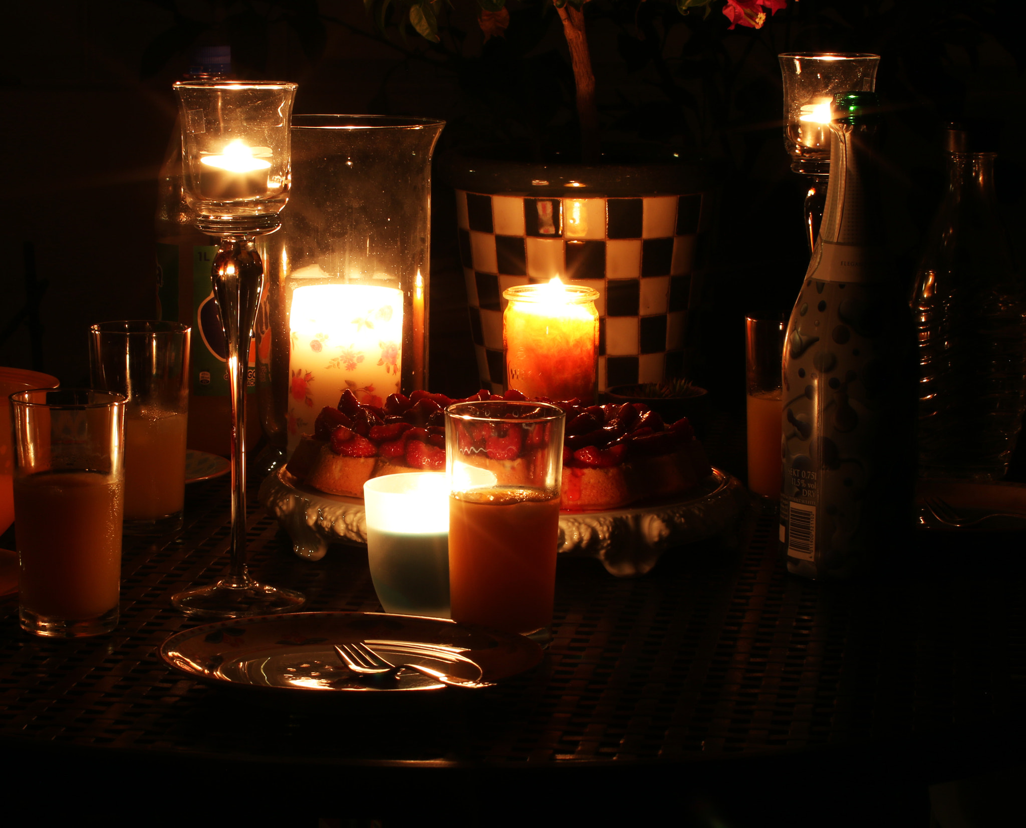 Canon EOS 70D + Canon EF 50mm F1.2L USM sample photo. Candlelight cake photography