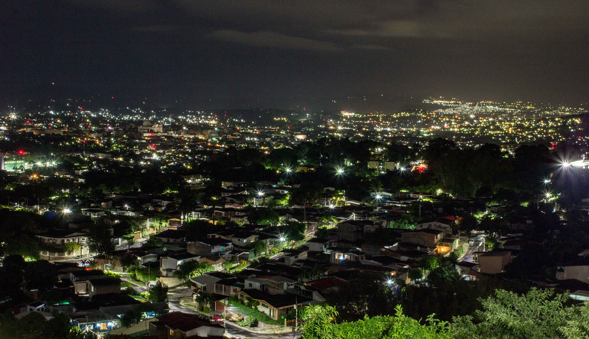 Canon EF 35-80mm f/4-5.6 sample photo. San salvador de noche photography