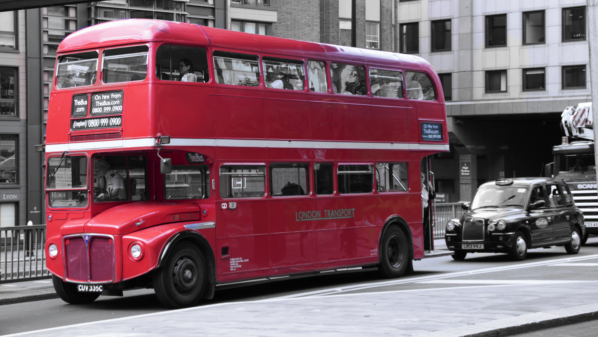 Canon EOS 760D (EOS Rebel T6s / EOS 8000D) sample photo. Rød bus photography