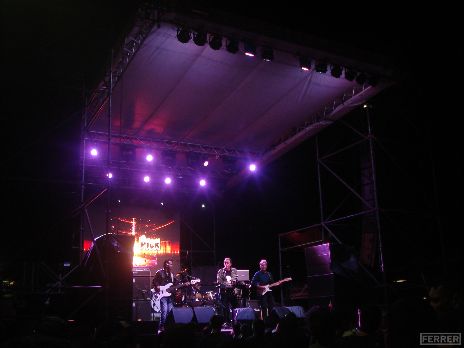 Sony DSC-W50 sample photo. Moby dick & gillman en pdvsa la estancia - 1/3. - photography