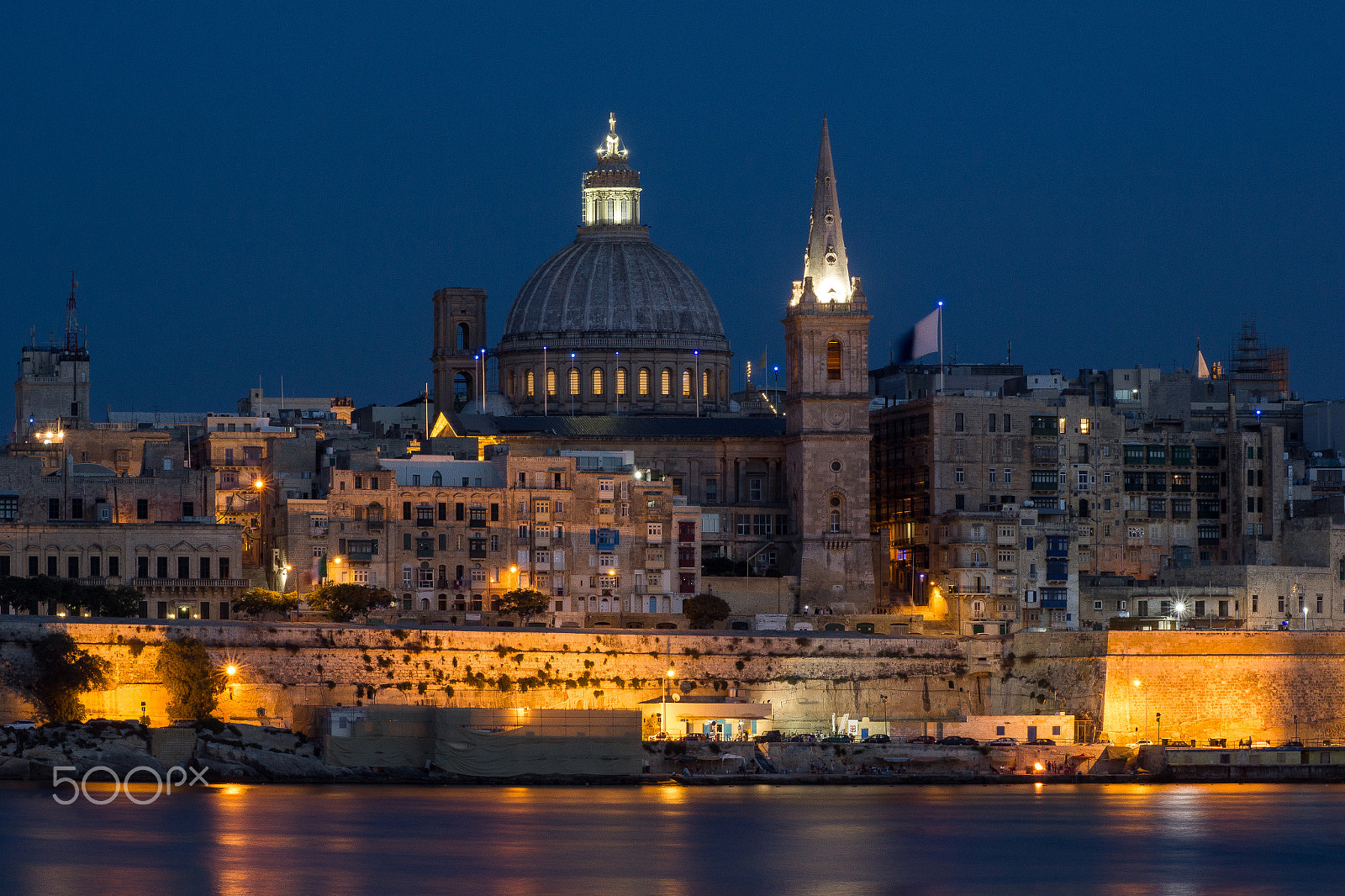 Canon EOS 550D (EOS Rebel T2i / EOS Kiss X4) + Tamron SP AF 90mm F2.8 Di Macro sample photo. Valleta blue hour photography