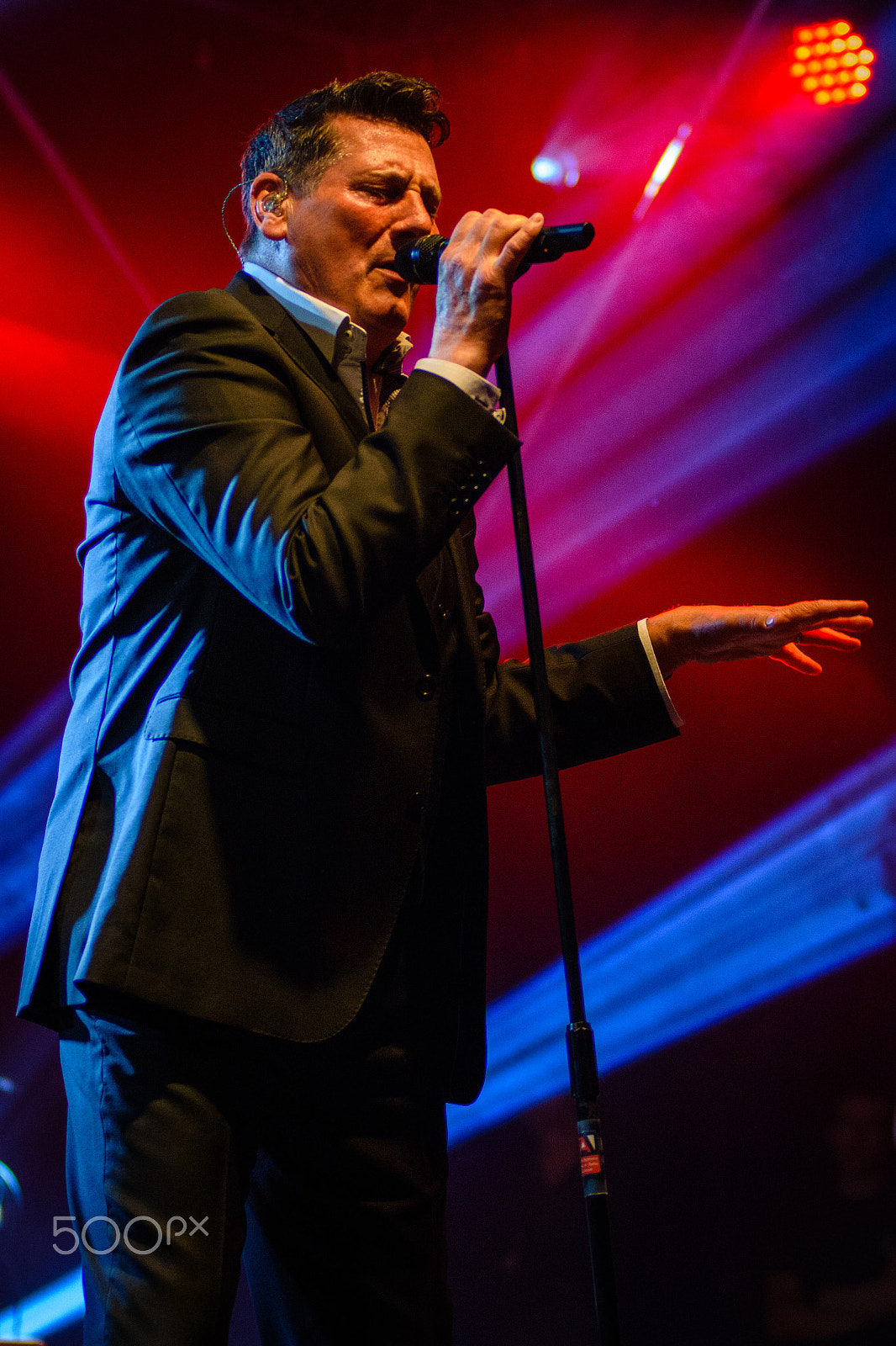 Nikon D7200 + Sigma 70-200mm F2.8 EX DG OS HSM sample photo. Tony hadley headlining the opening night of wickham festival 2016 photography