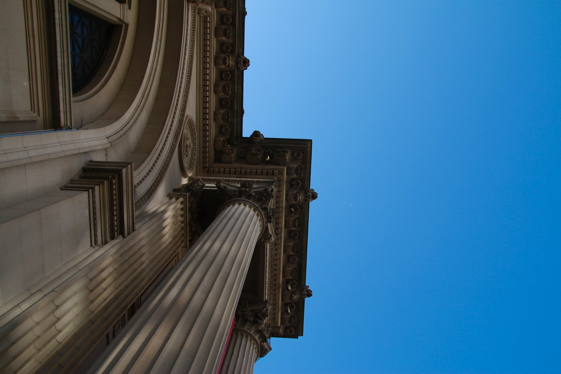 Canon 17-50mm sample photo. The met photography