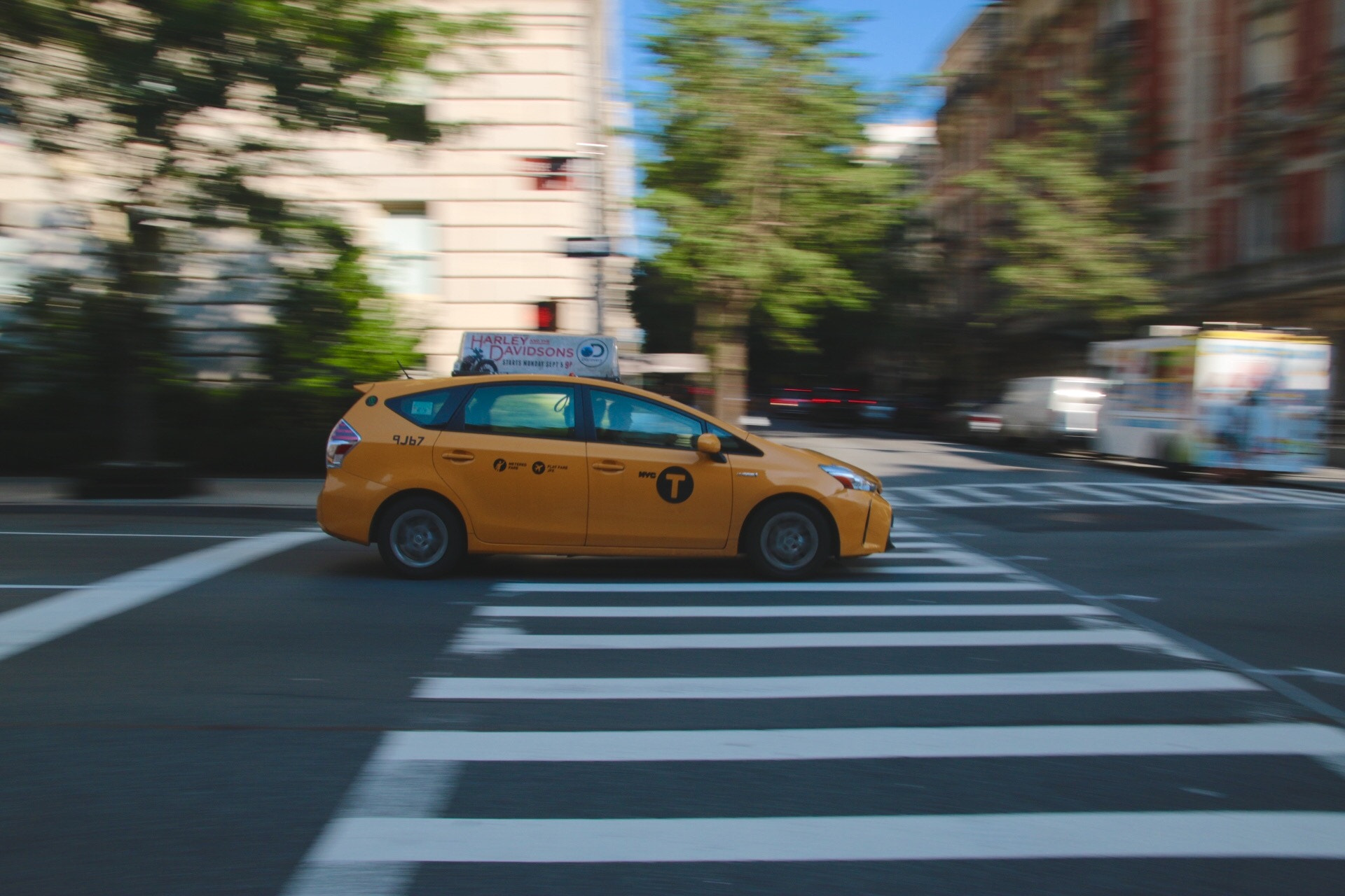 Canon 17-50mm sample photo. Nyc taxi photography