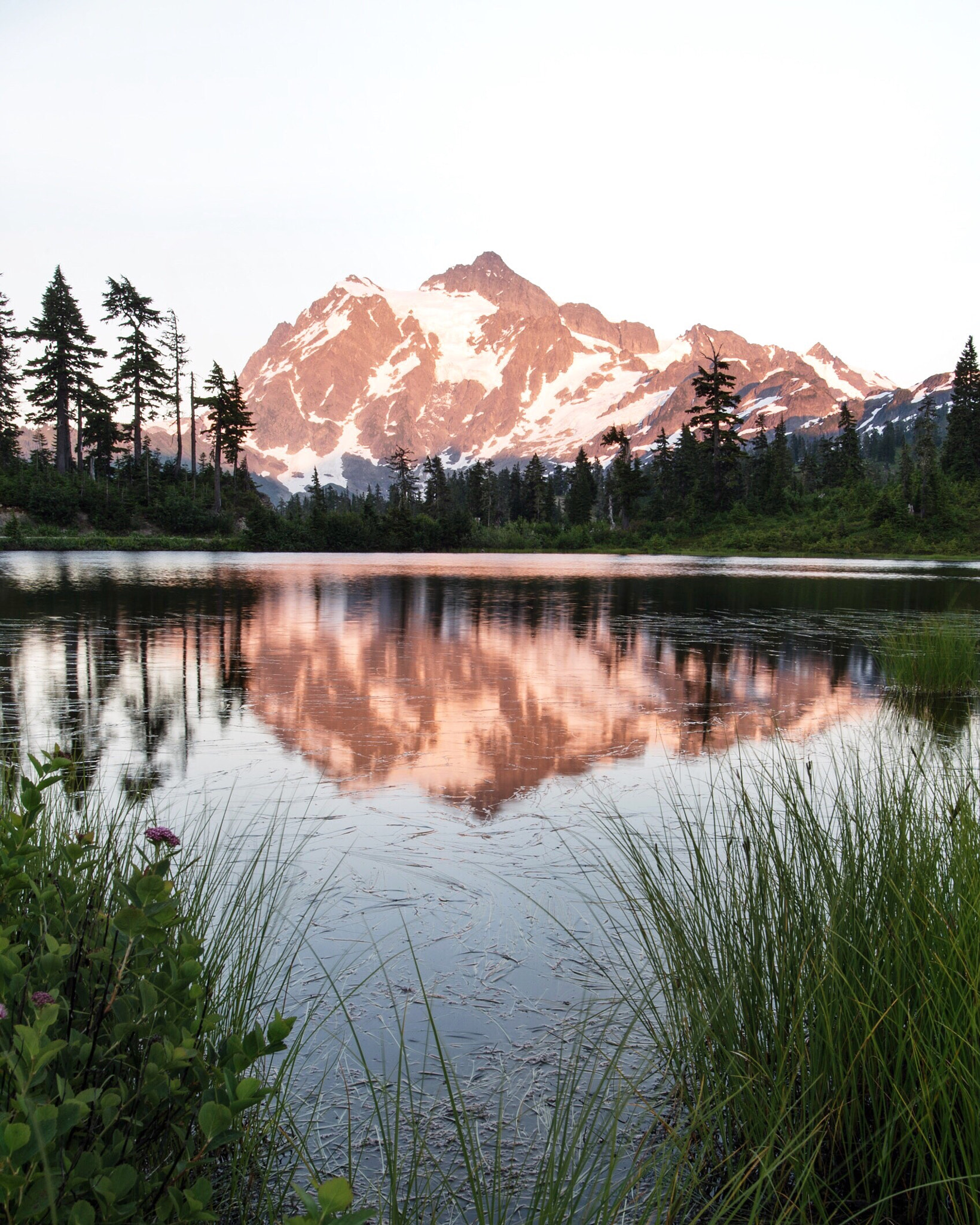 Nikon D4 + Nikon AF-S Nikkor 20mm F1.8G ED sample photo. Sunset & picture lake. mt shukshan. washington. photography