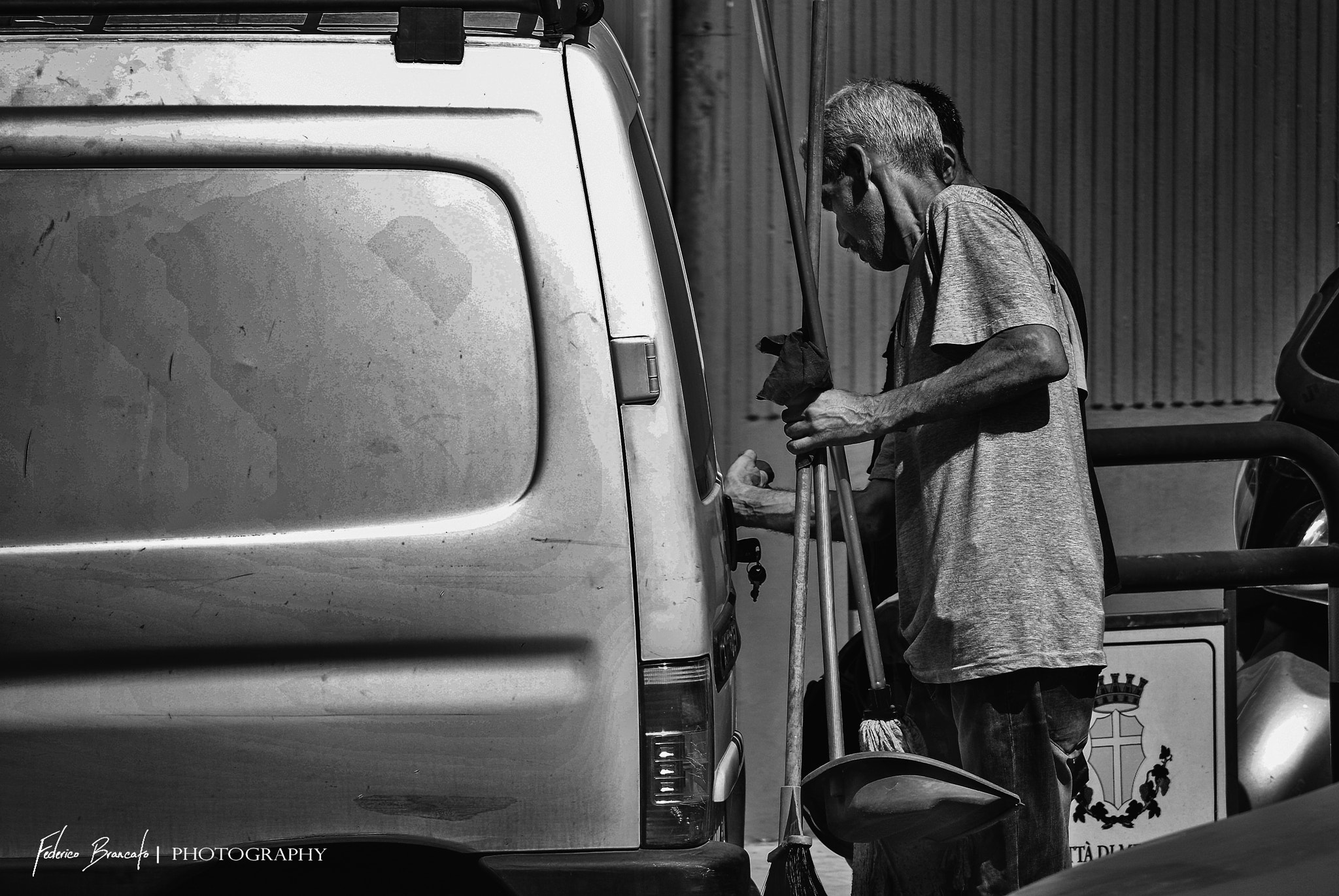 Nikon D3000 sample photo. Aperture difficili photography