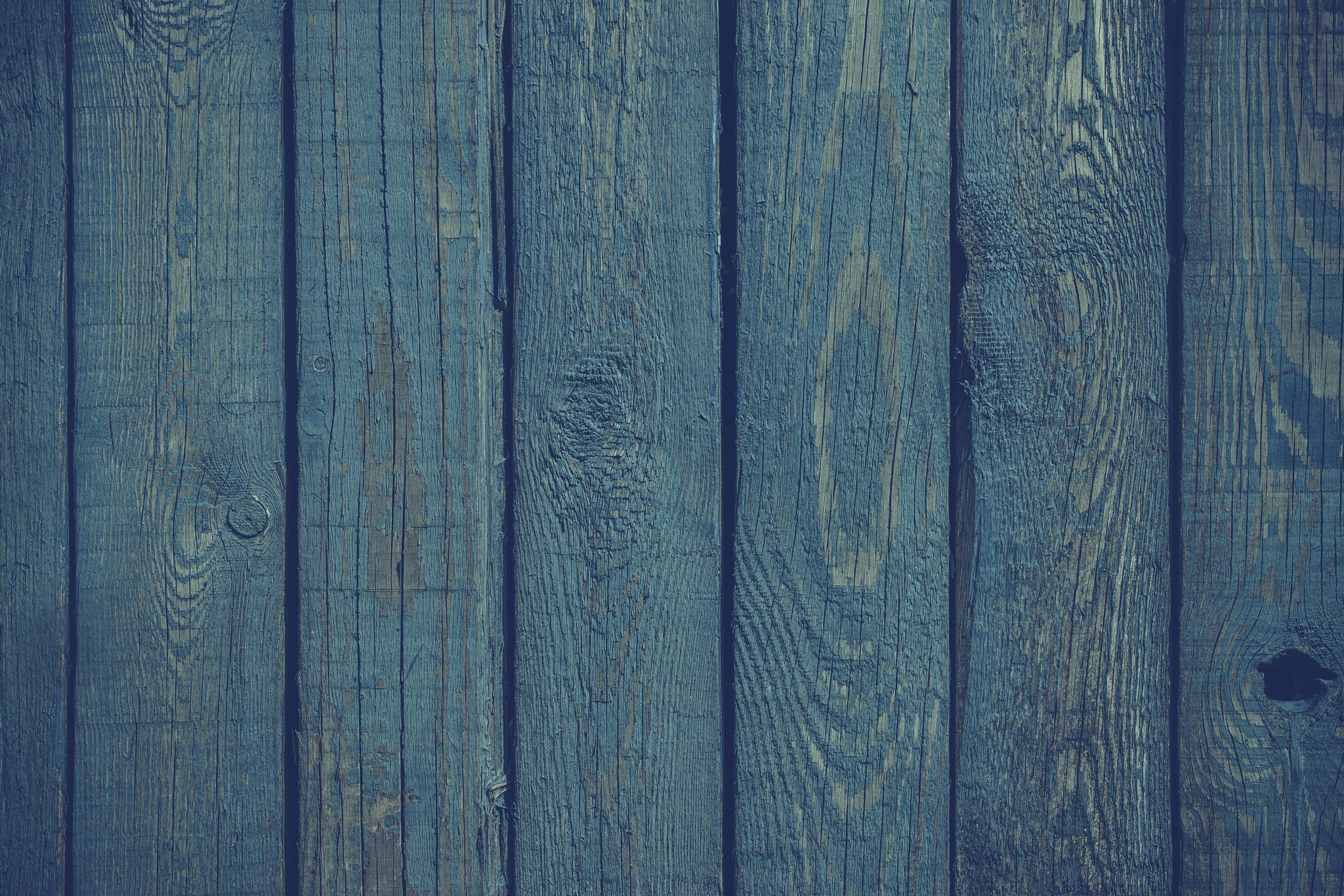 Sony 70-400mm F4-5.6 G SSM II sample photo. Wooden planks with blue paint photography