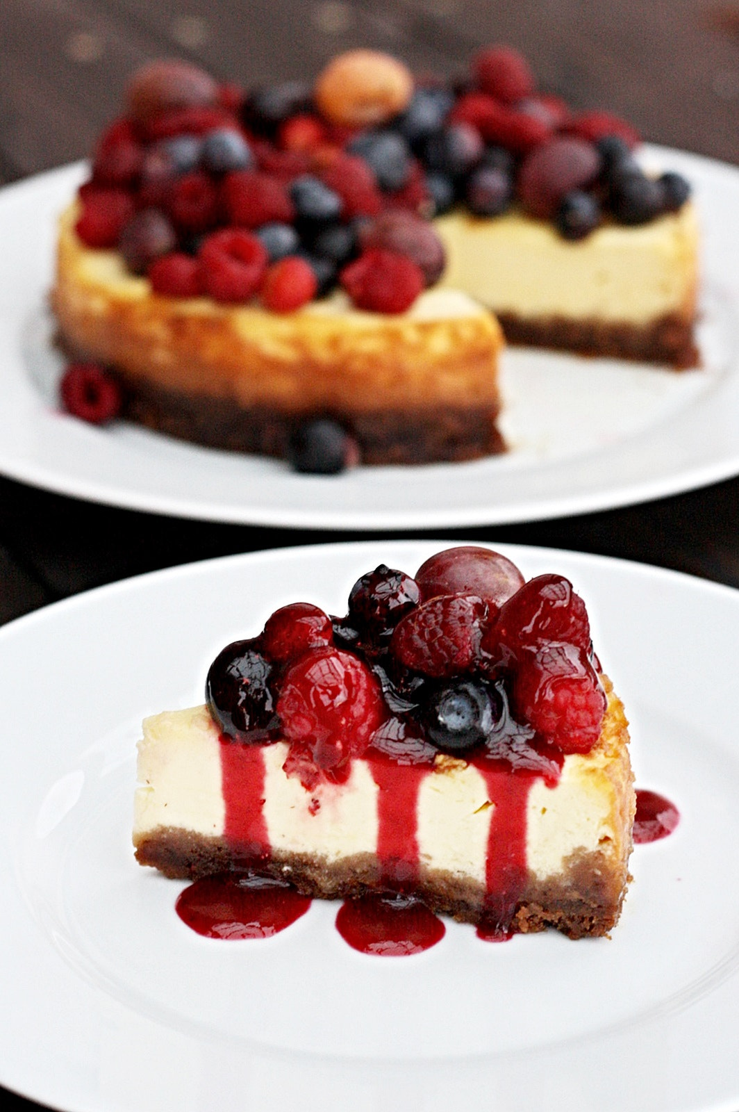 Canon EOS 1000D (EOS Digital Rebel XS / EOS Kiss F) + Canon EF 50mm F1.8 II sample photo. Mascarpone cheesecake with forest fruit photography
