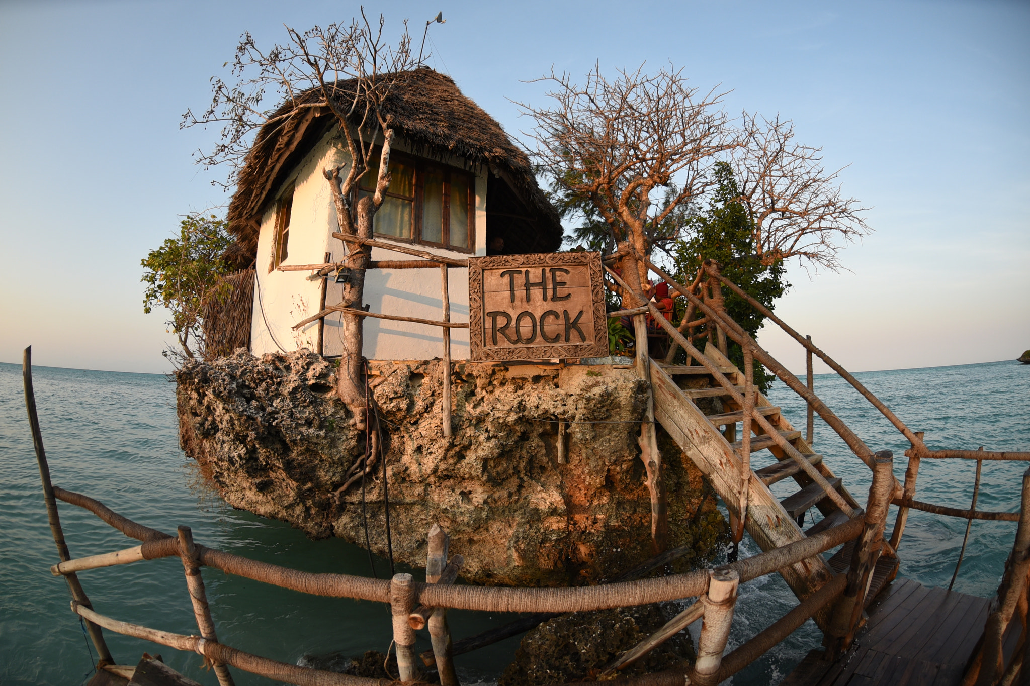 Nikon AF DX Fisheye-Nikkor 10.5mm F2.8G ED sample photo. The rock photography