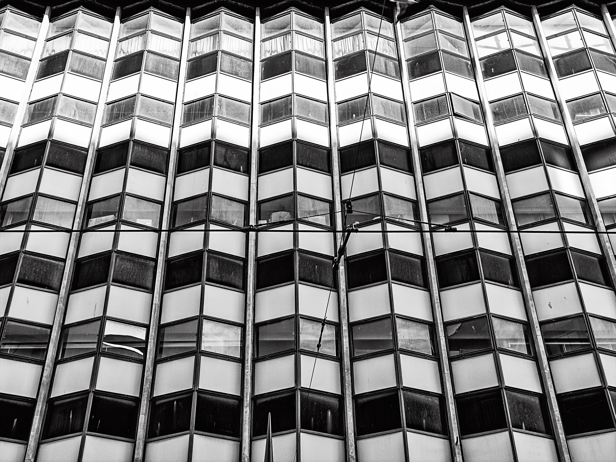 Sigma AF 10-20mm F4-5.6 EX DC sample photo. Building and tram lines photography