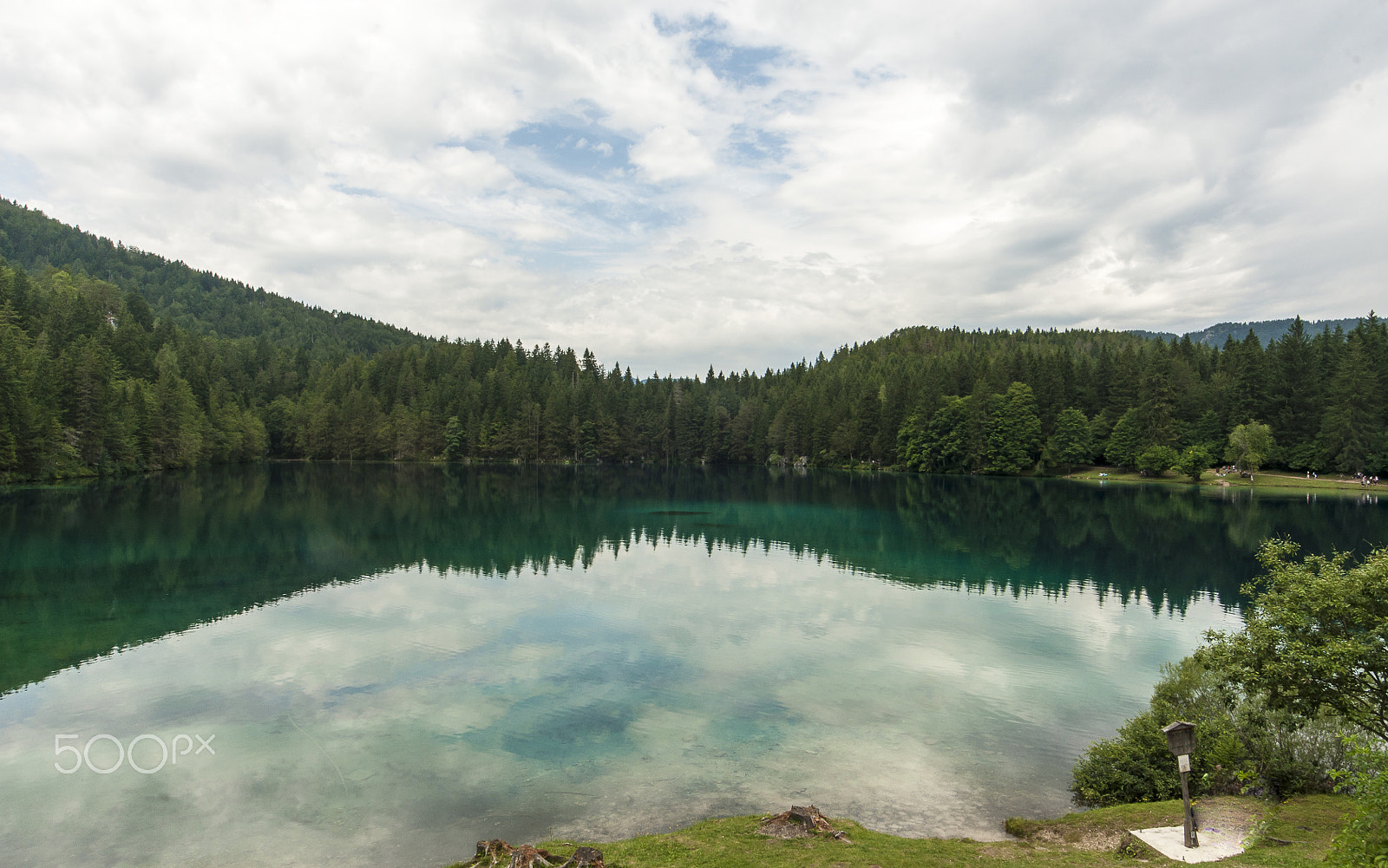 Nikon D90 + Sigma 8-16mm F4.5-5.6 DC HSM sample photo. A lake in the mountains photography