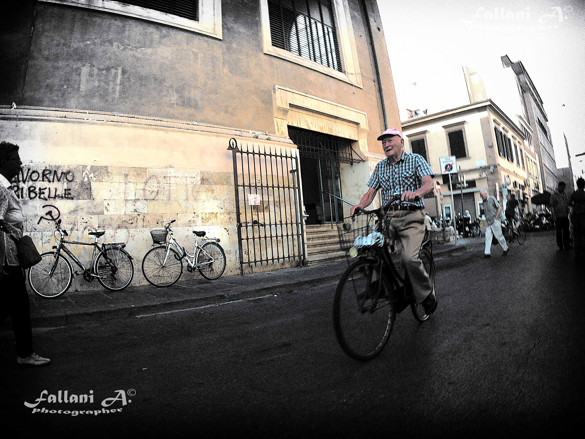 HDKing Q3H sample photo. Al mercato in bicicletta photography