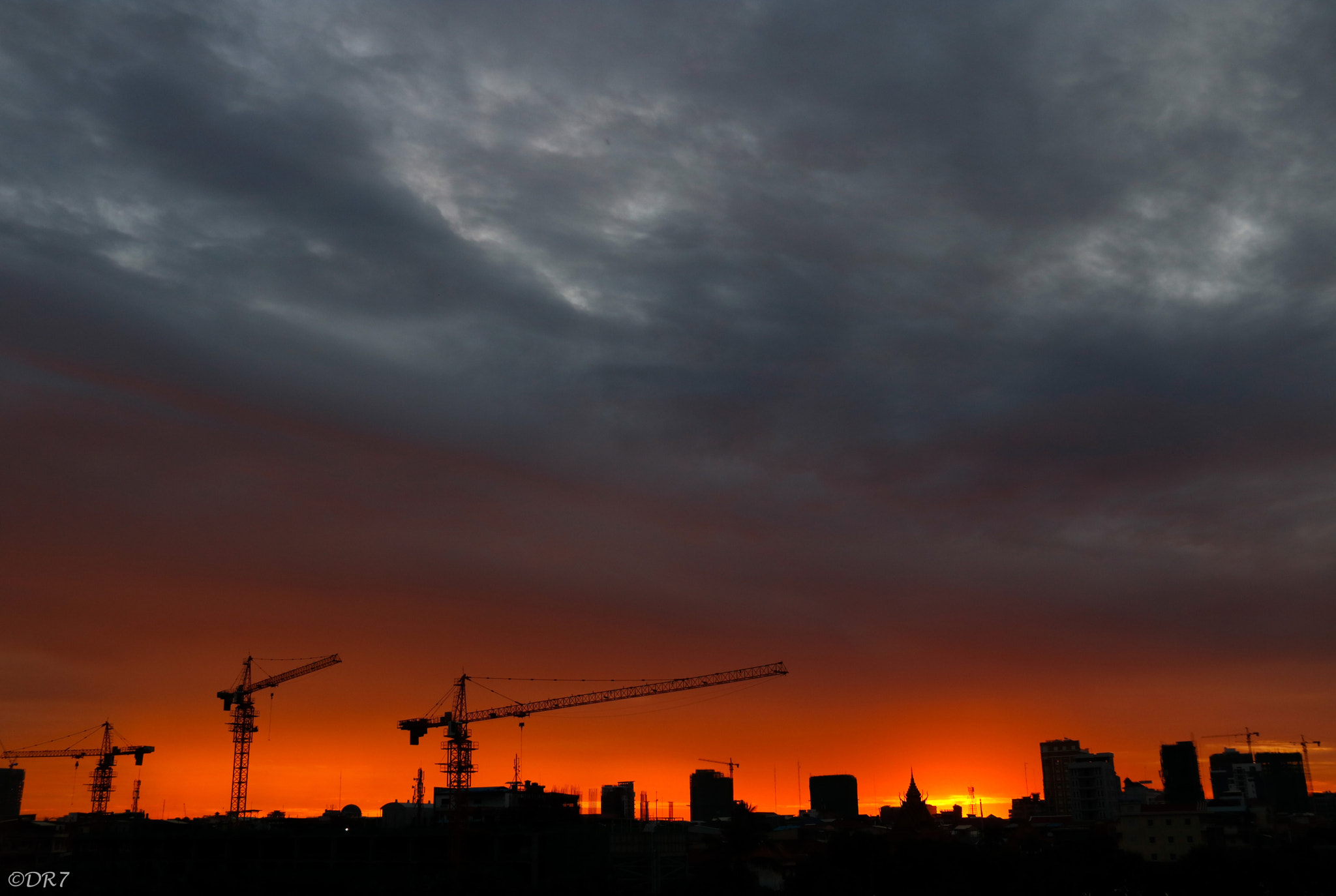Canon EOS 750D (EOS Rebel T6i / EOS Kiss X8i) sample photo. · red sky before sunrise (cambodia) photography