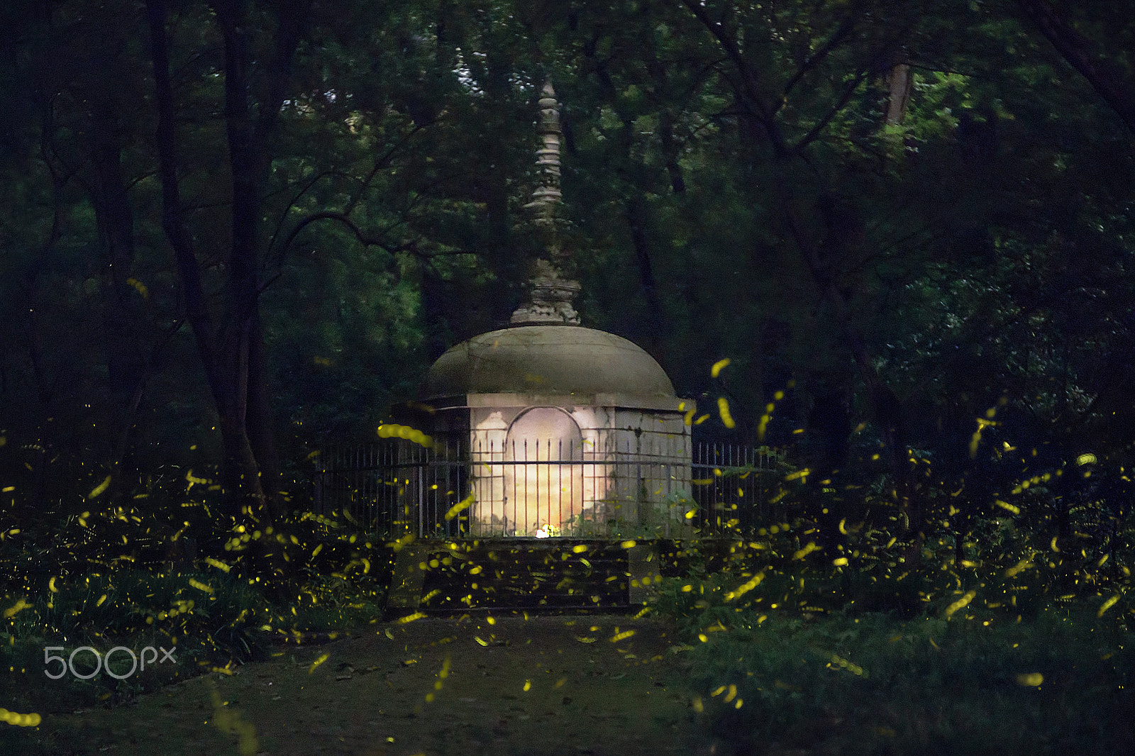 Canon EOS 650D (EOS Rebel T4i / EOS Kiss X6i) sample photo. The pagoda and the fireflies photography