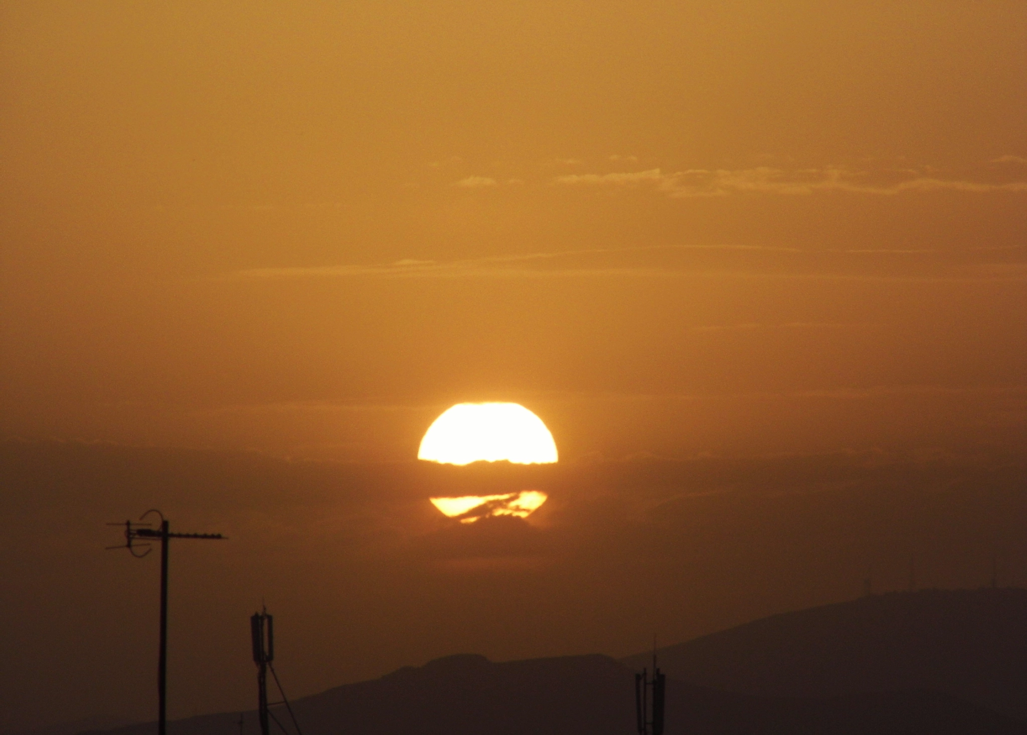 HITACHI HBC-1600E sample photo. Sun and clouds photography