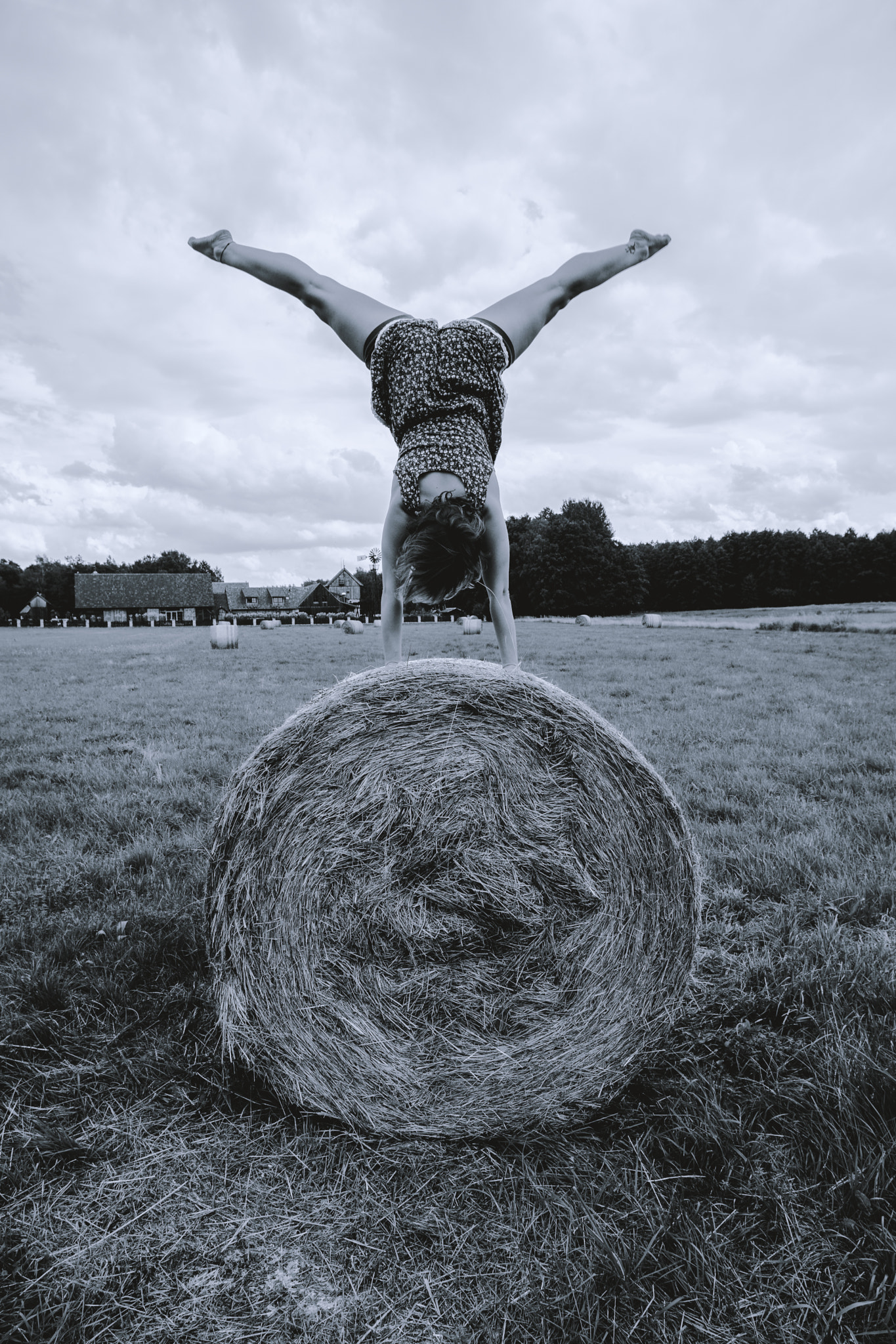 Sony a7 II + Tamron 18-270mm F3.5-6.3 Di II PZD sample photo. Marie handstand photography