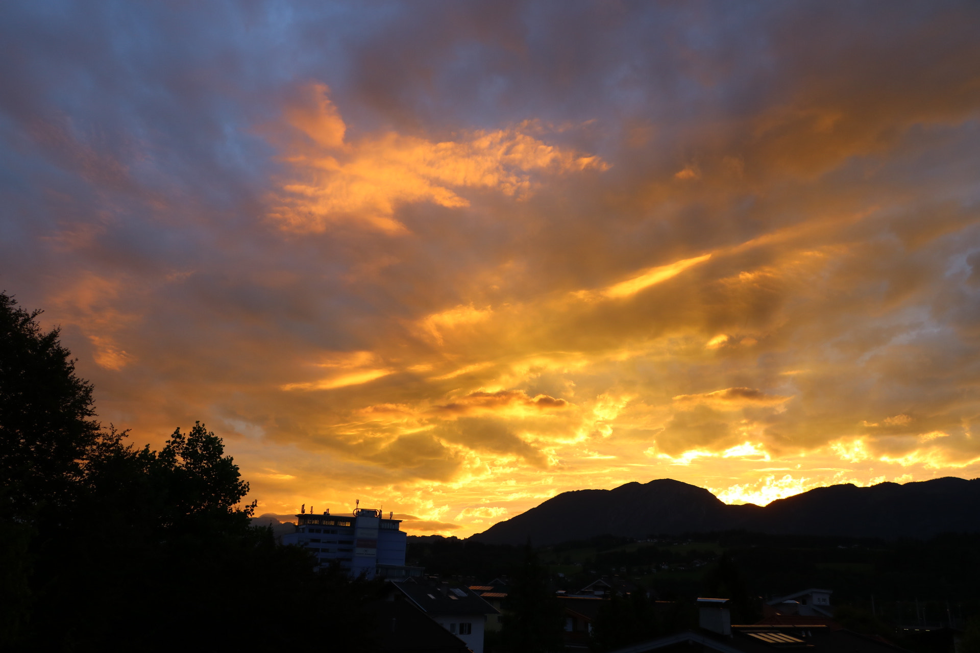 Canon EOS 750D (EOS Rebel T6i / EOS Kiss X8i) sample photo.  sunset  photography