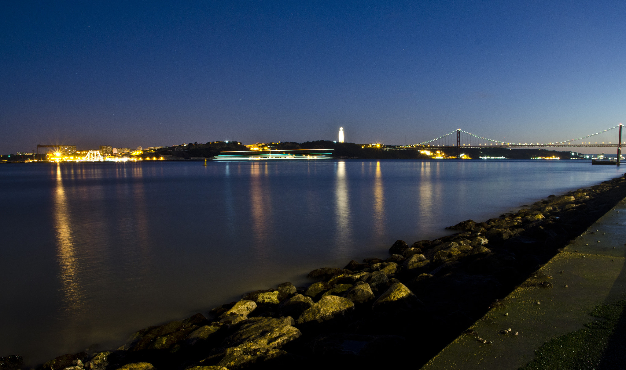 Nikon D5100 + Sigma 18-250mm F3.5-6.3 DC OS HSM sample photo. Tagus river photography