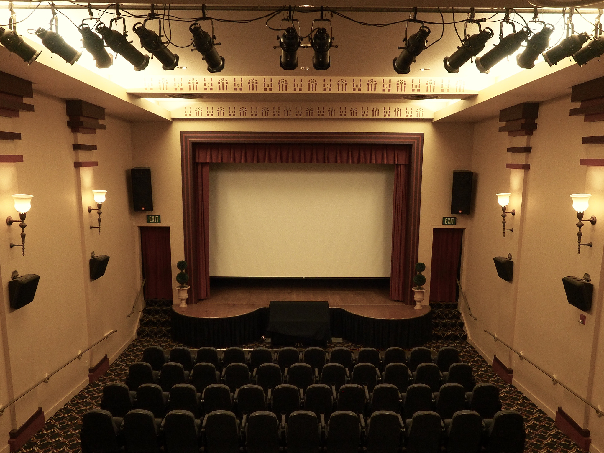 Olympus M.Zuiko Digital ED 12-40mm F2.8 Pro sample photo. Liberty theater photography