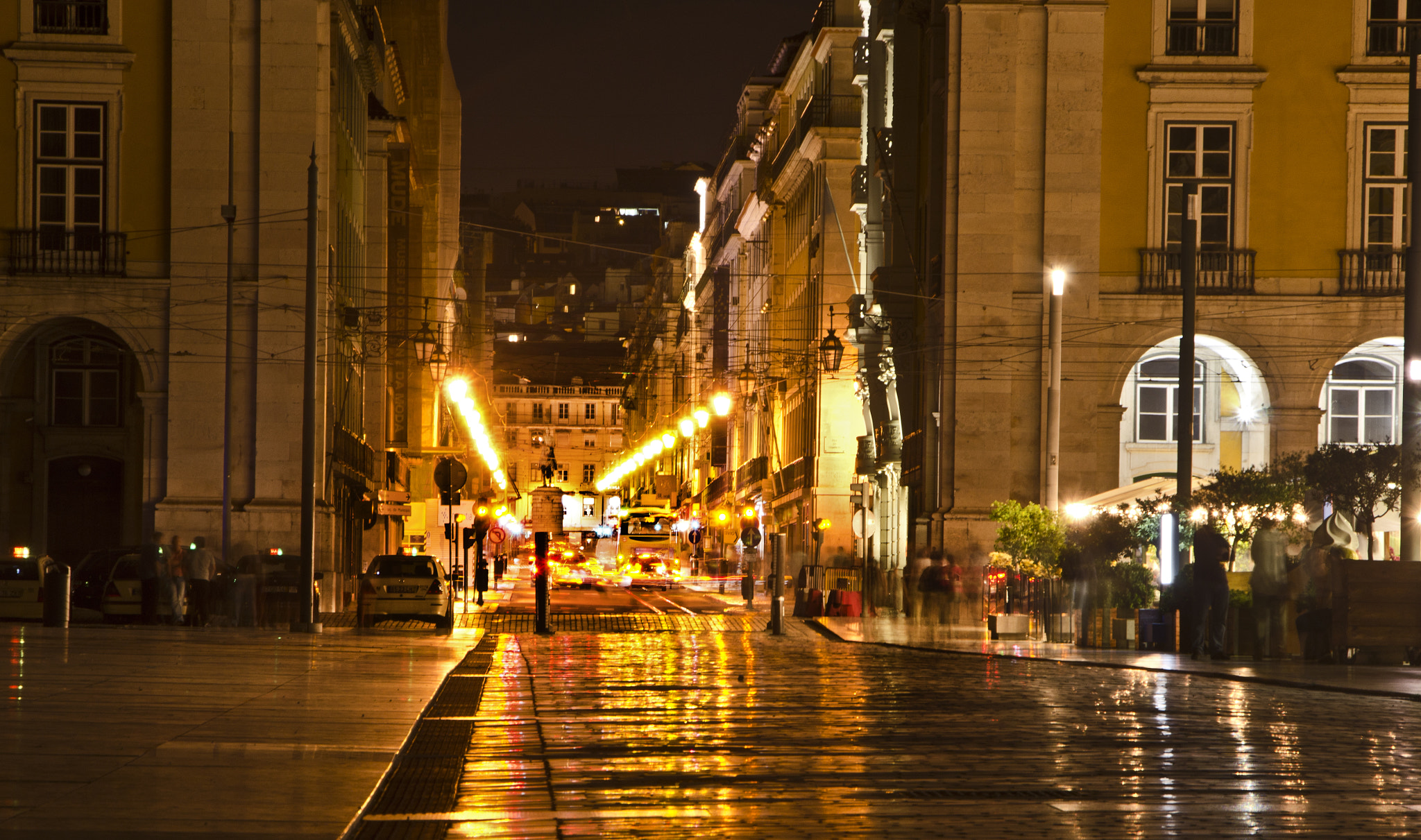 Sigma 18-250mm F3.5-6.3 DC OS HSM sample photo. Night life photography