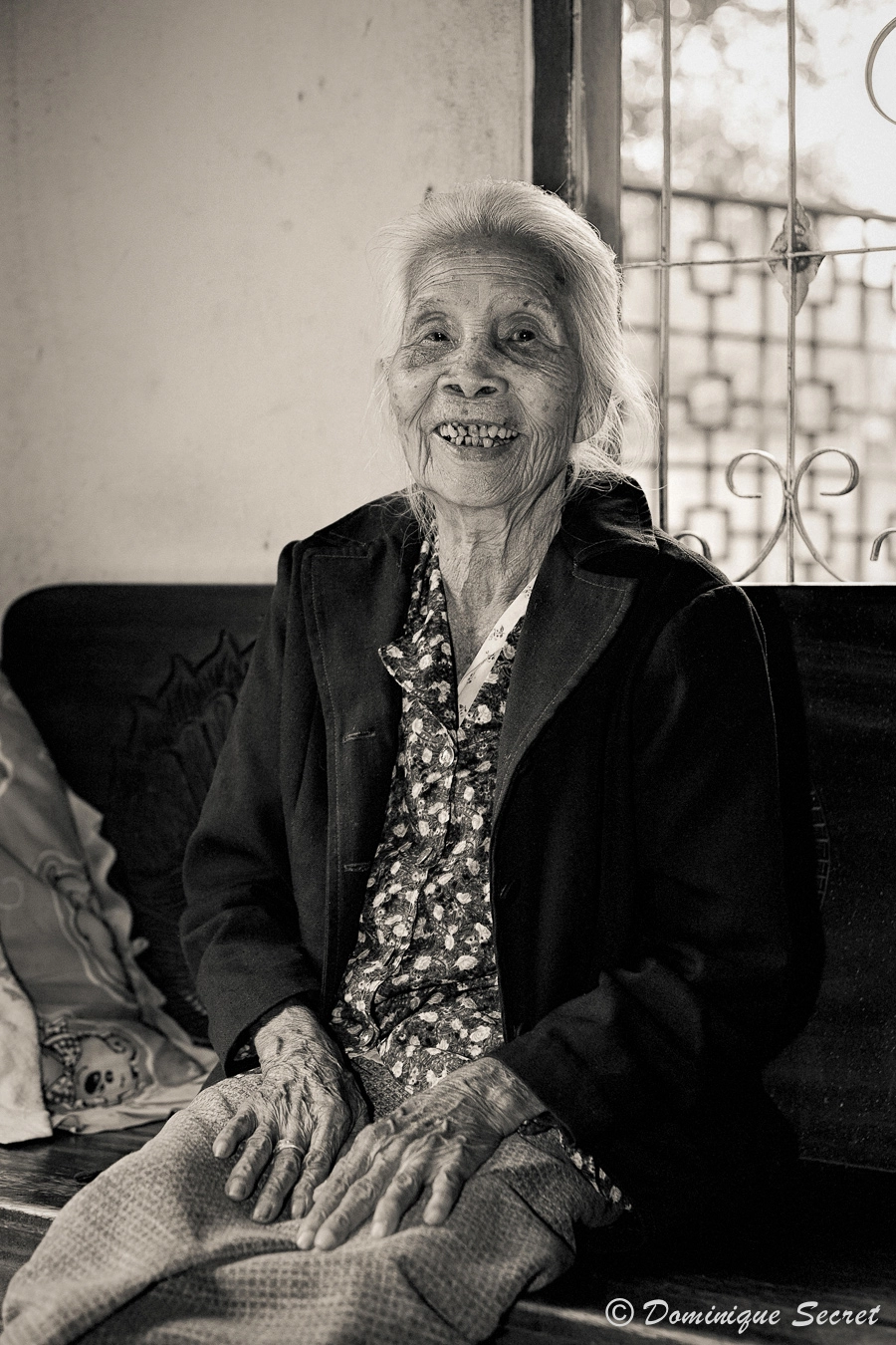 Canon EOS 5D + EF28-70mm f/2.8L USM sample photo. The old thai lady photography