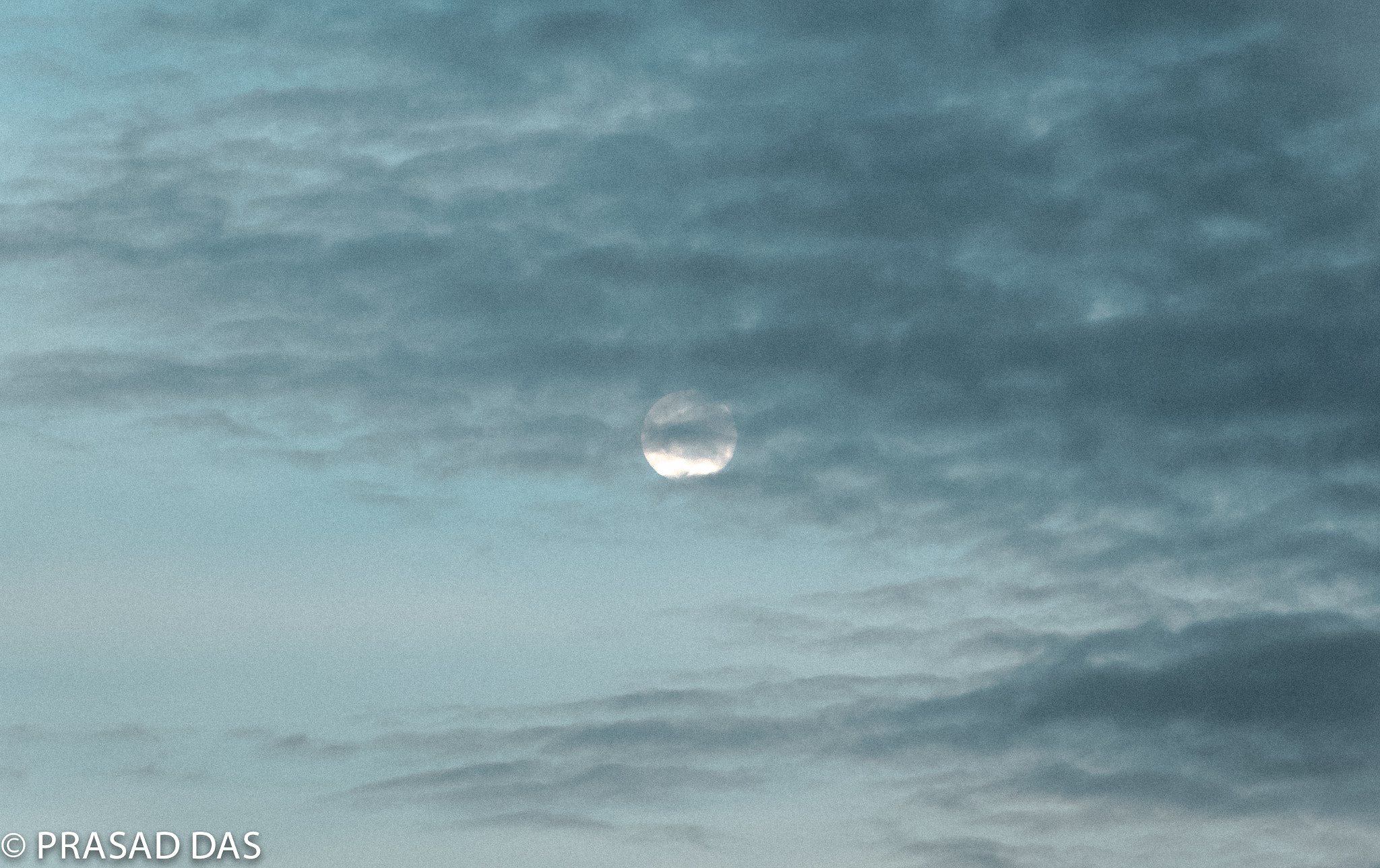 Nikon AF-S Micro-Nikkor 105mm F2.8G IF-ED VR sample photo. Moon goes hiding photography