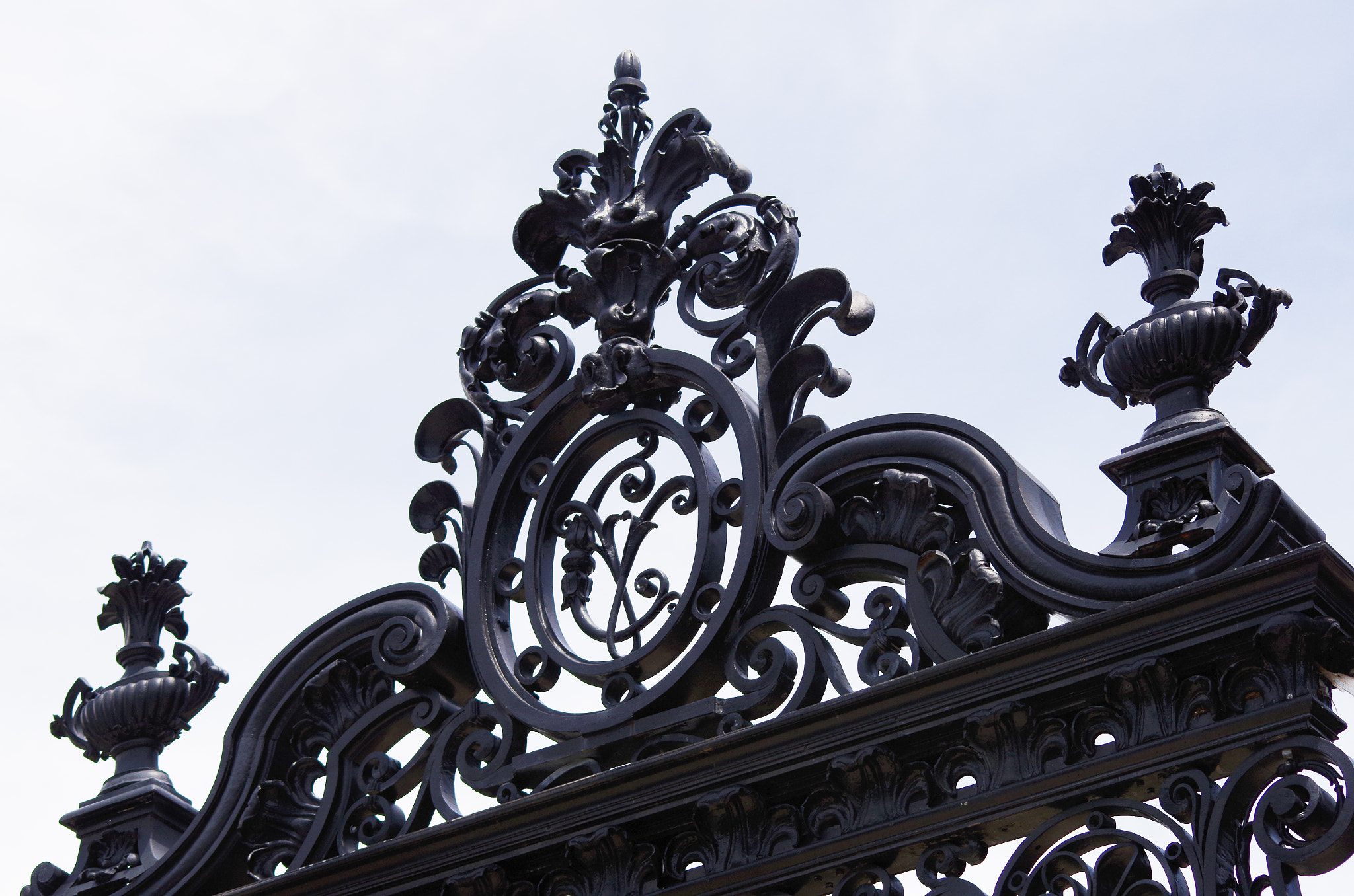 Pentax K-50 + Sigma sample photo. Breakers gate photography