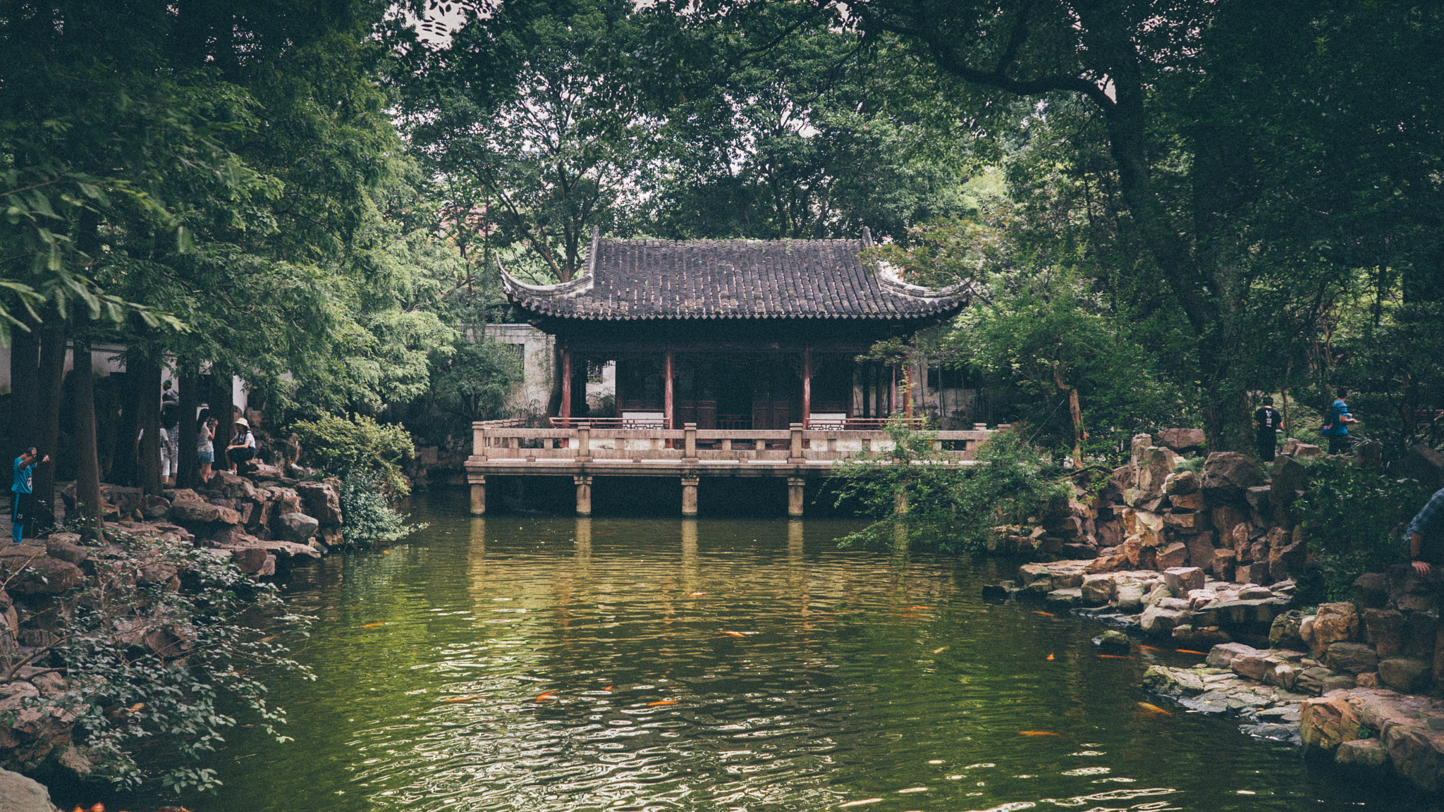 Sony FE 28mm F2 sample photo. Shanghai garden photography