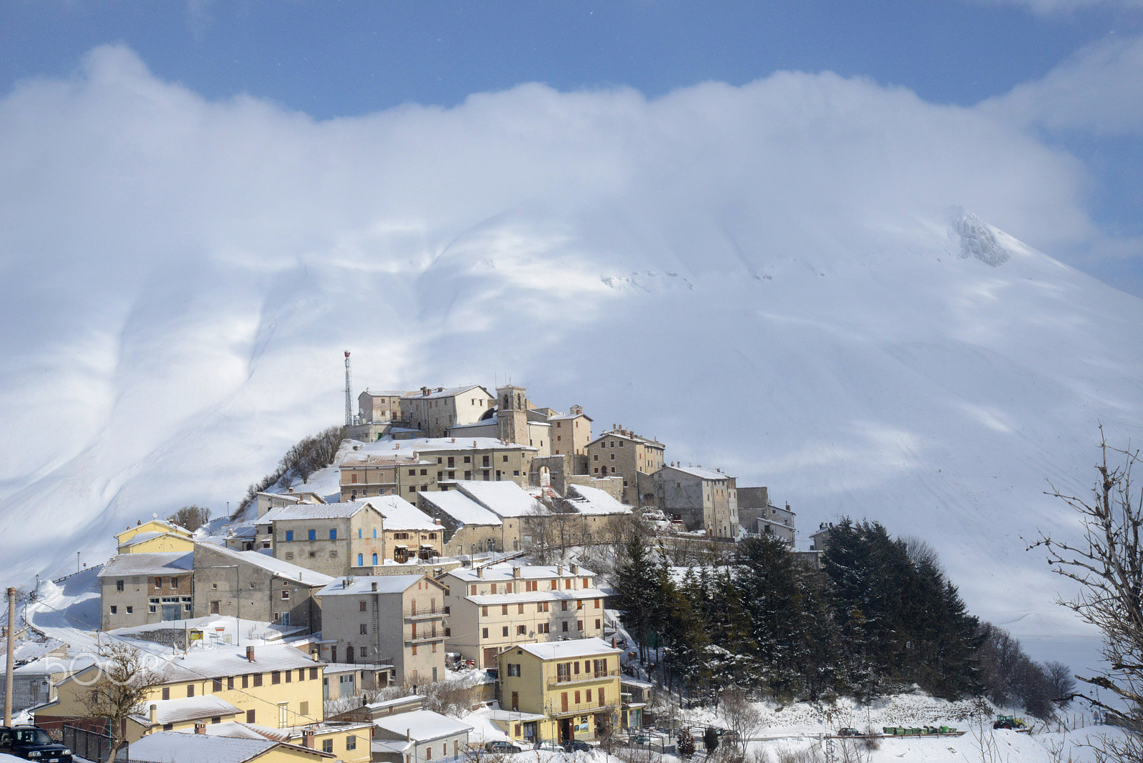 Nikon AF Nikkor 24-85mm F2.8-4D IF sample photo. Castelluccio di norcia photography