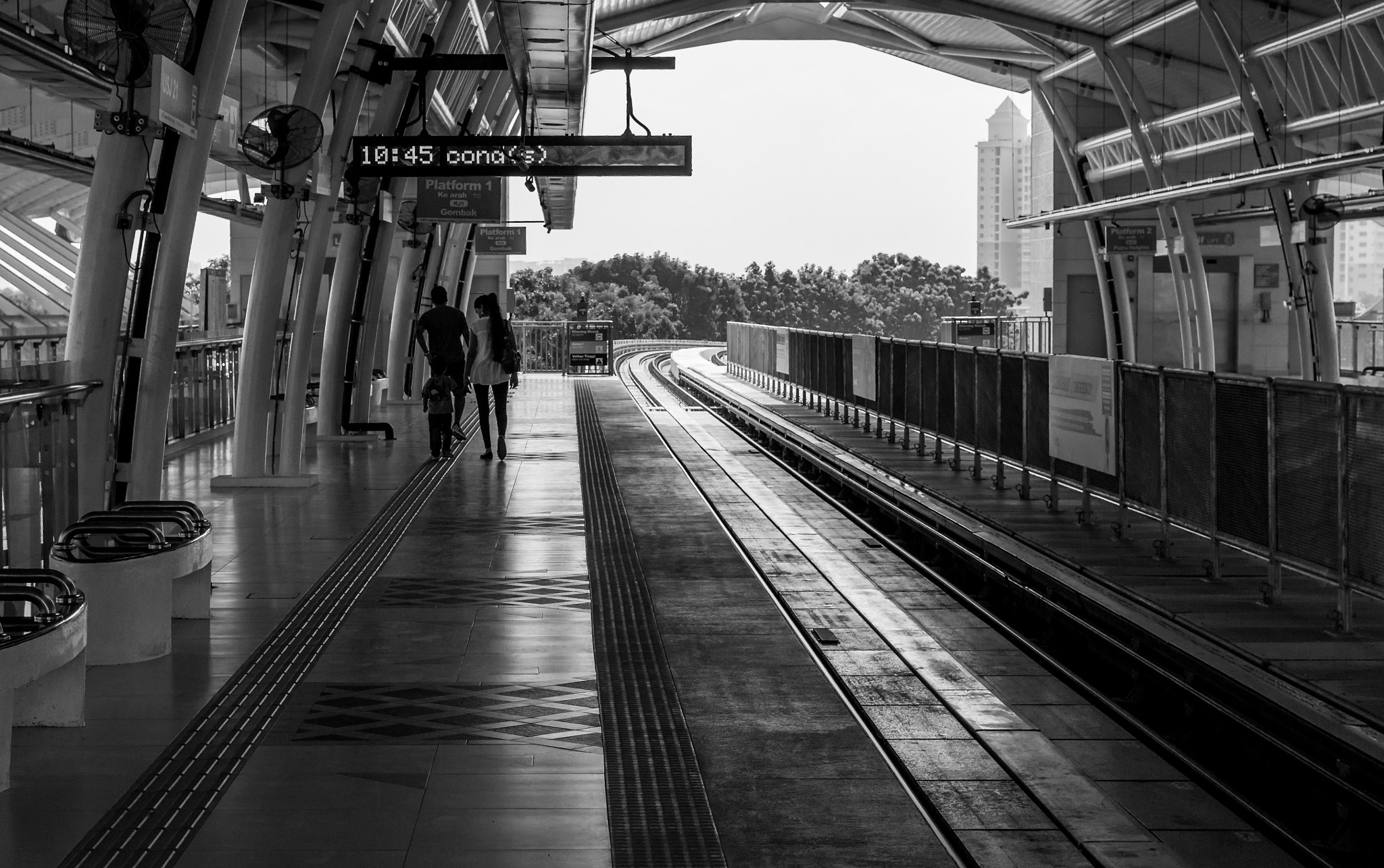 Canon EOS 1200D (EOS Rebel T5 / EOS Kiss X70 / EOS Hi) + Canon EF 40mm F2.8 STM sample photo. Lrt station photography