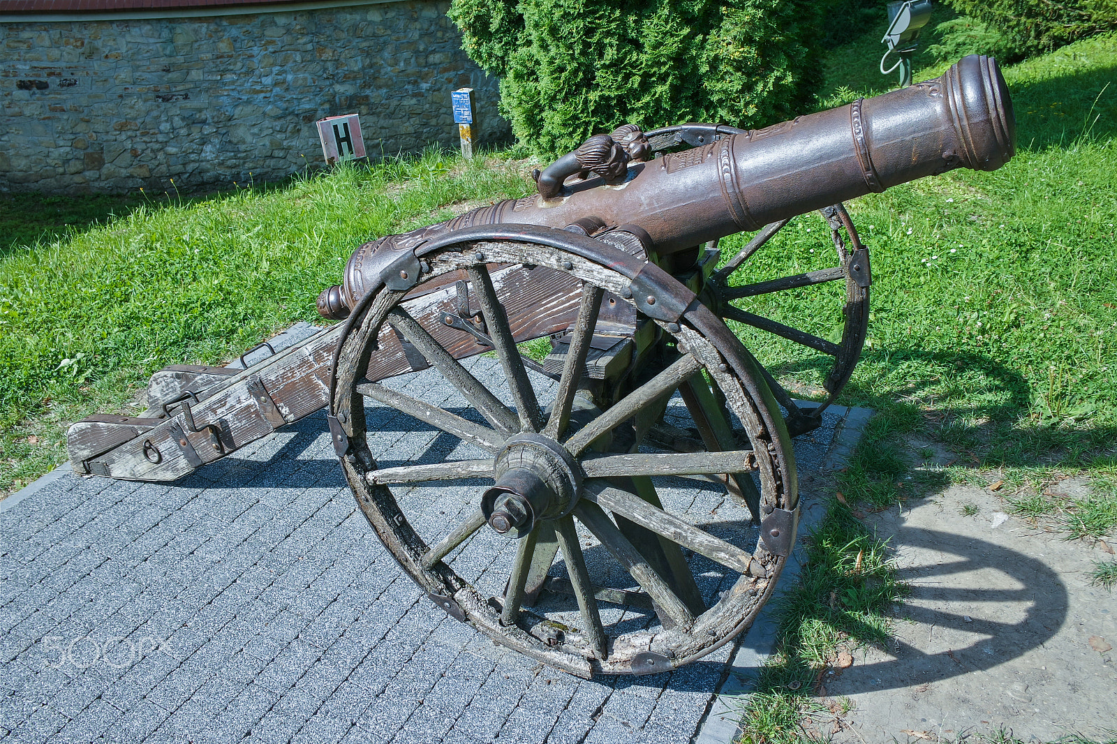 NX 20mm F2.8 sample photo. Cannon in the park photography