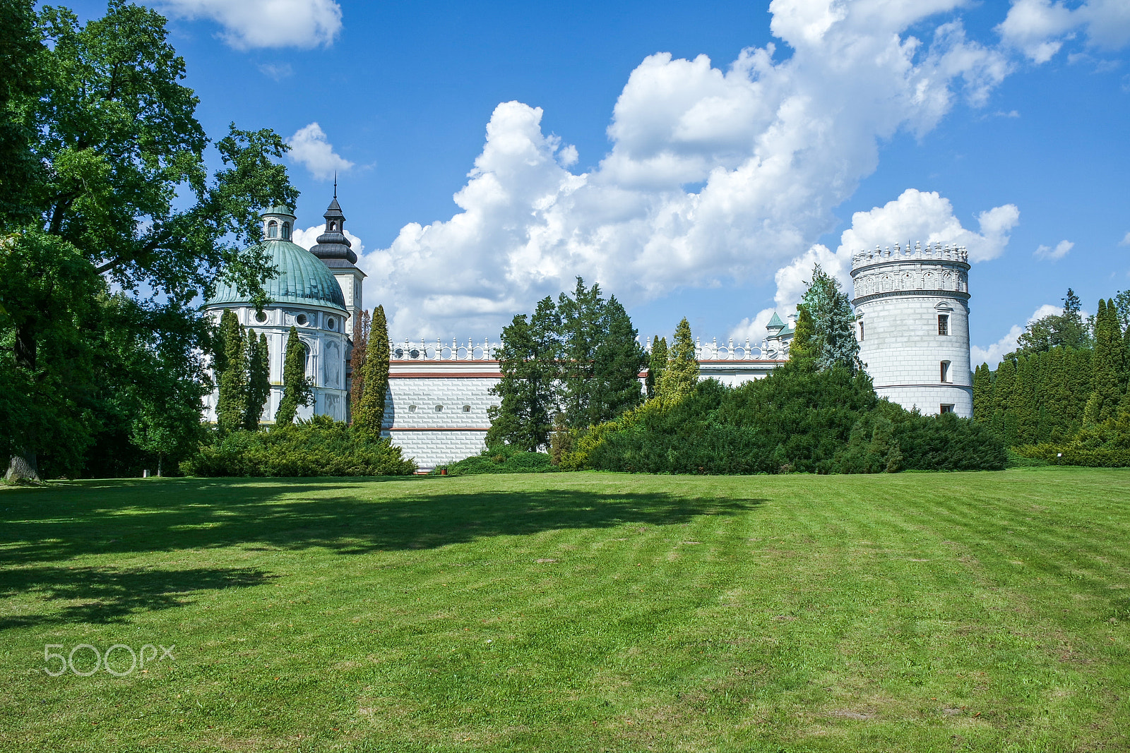 NX 20mm F2.8 sample photo. Castle near a park photography