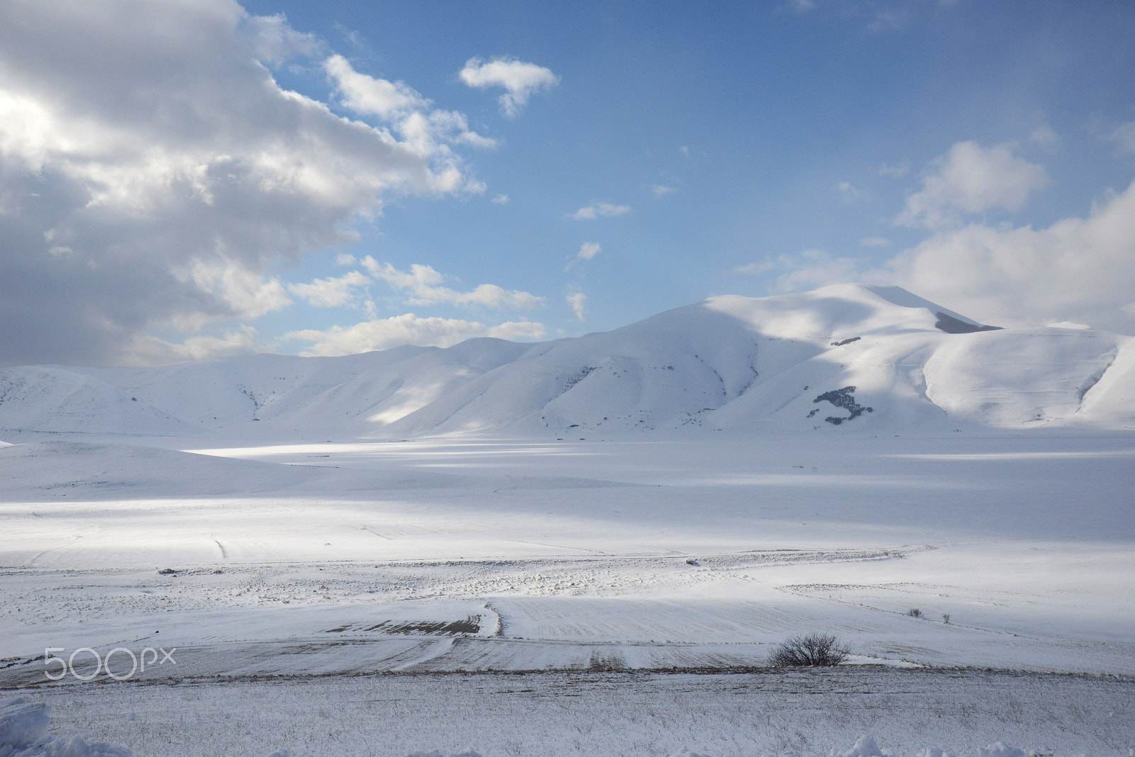 Nikon AF Nikkor 24-85mm F2.8-4D IF sample photo. Castelluccio di norcia photography