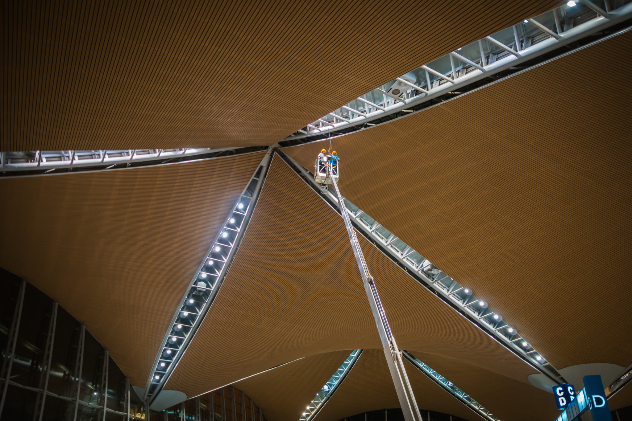 Sony ILCA-77M2 + Sigma 18-200mm F3.5-6.3 DC sample photo. Kuala lumpur airport ceiling photography