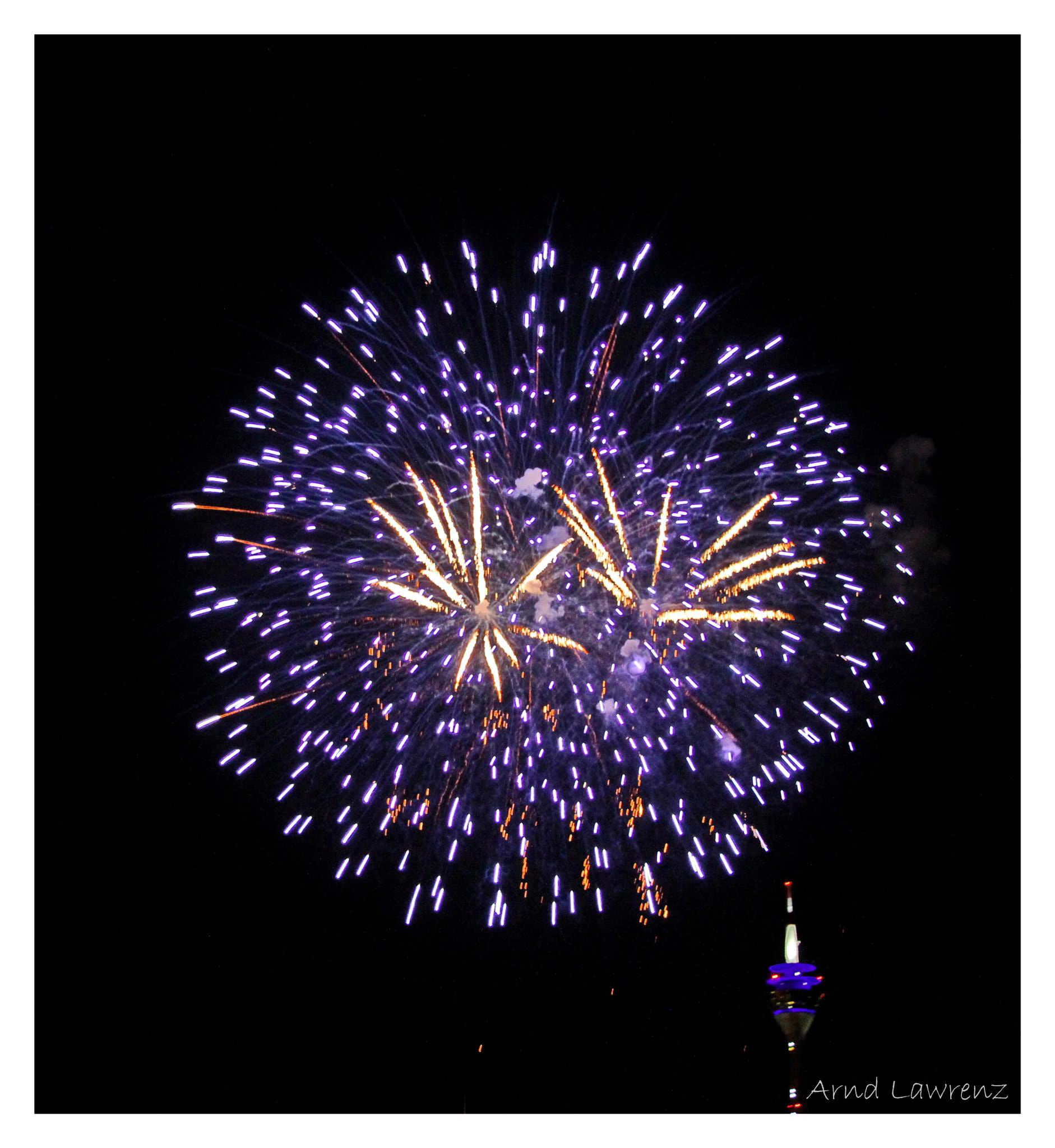 Canon EOS 7D + Canon EF-S 18-135mm F3.5-5.6 IS USM sample photo. Firework photography