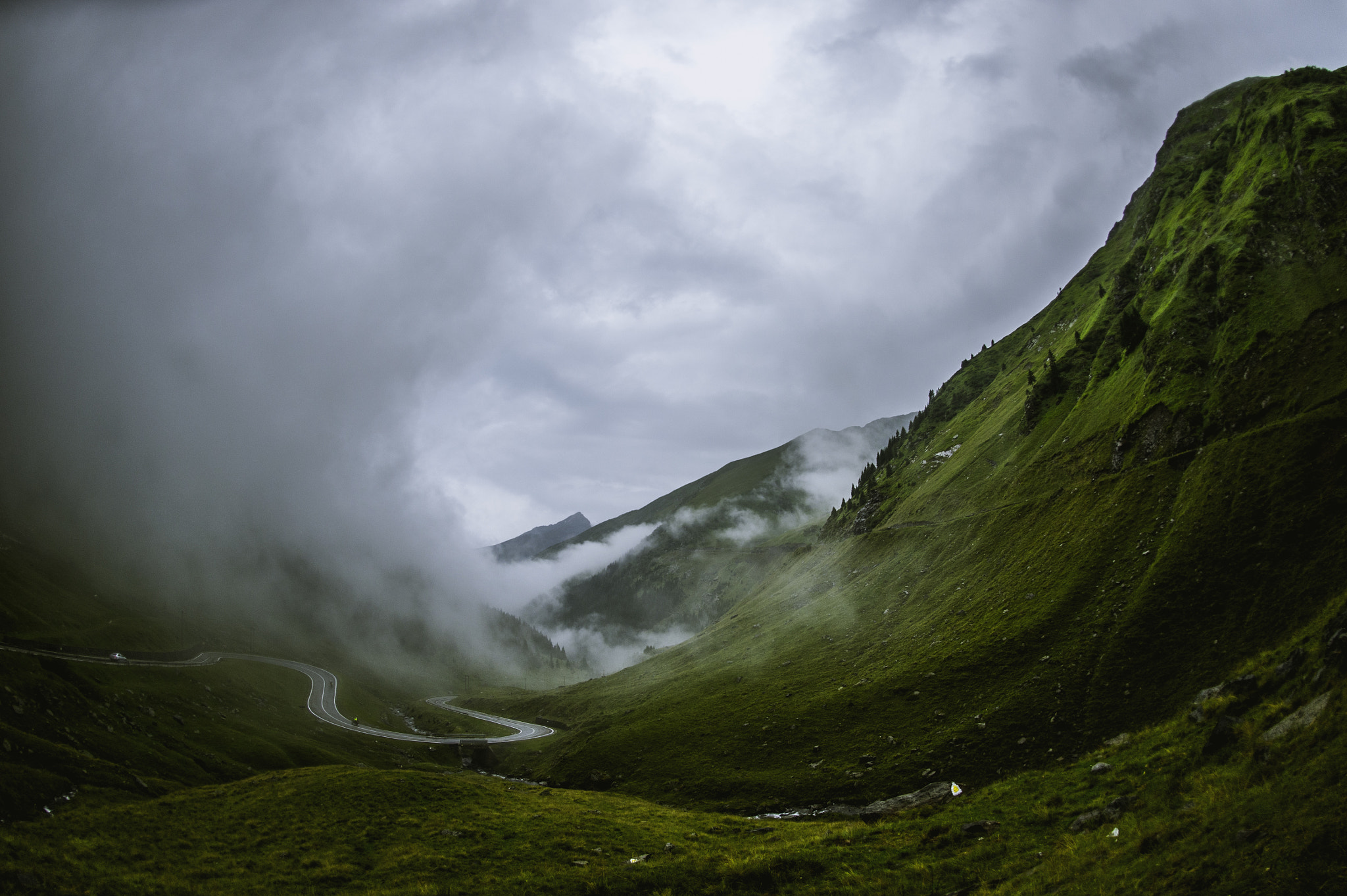 Nikon Df + Nikon AF Fisheye-Nikkor 16mm F2.8D sample photo. In the clouds photography