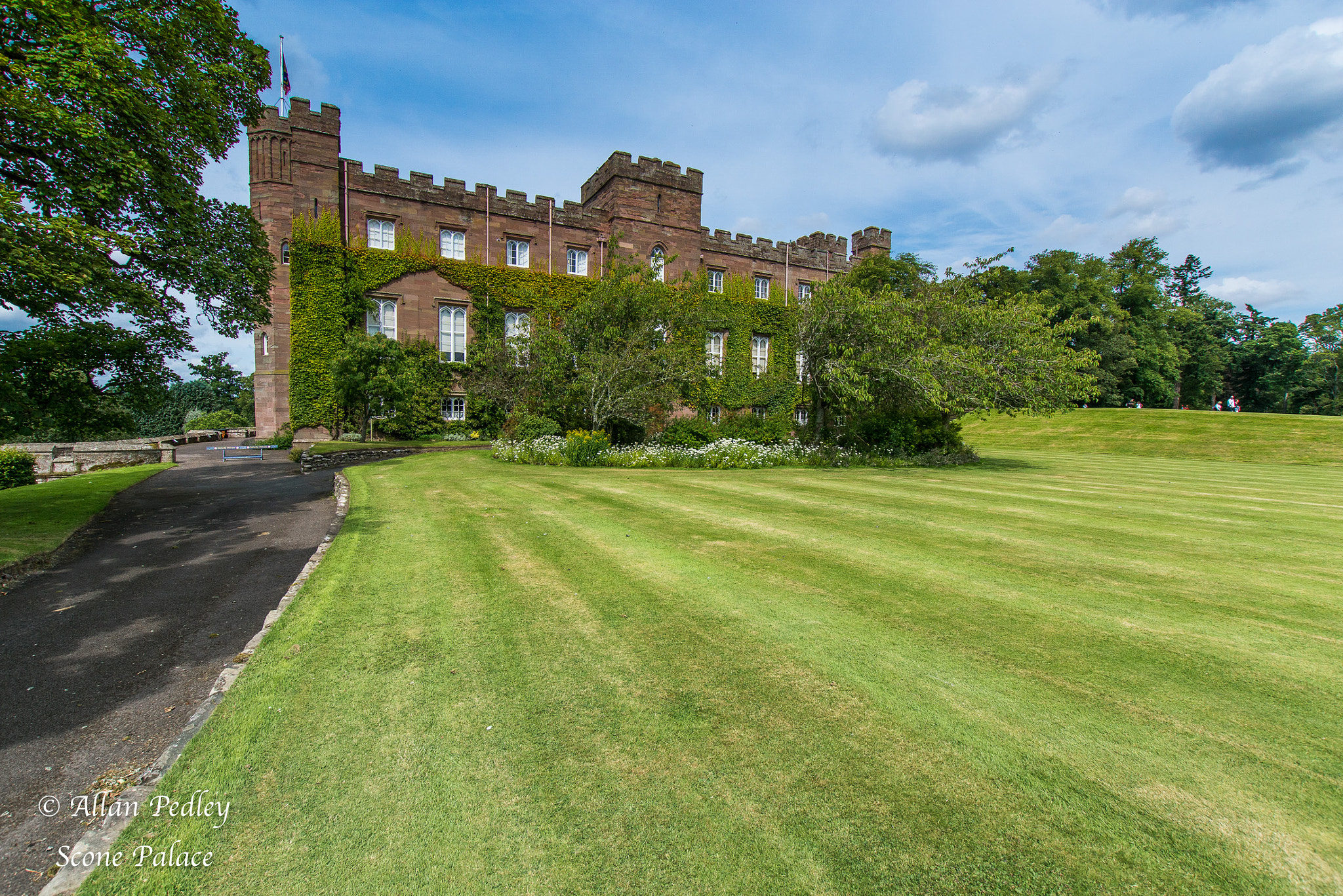 Sony ILCA-77M2 + Sigma 10-20mm F3.5 EX DC HSM sample photo. Scone palace photography