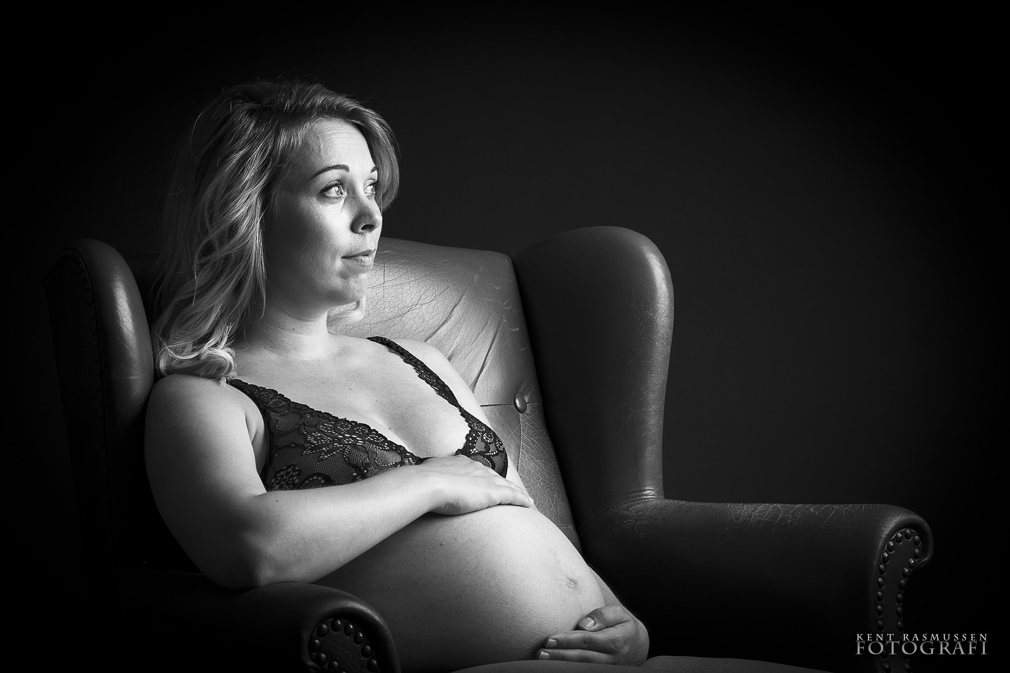 Sony SLT-A77 + 17-50mm F2.8 sample photo. Pregnant photography