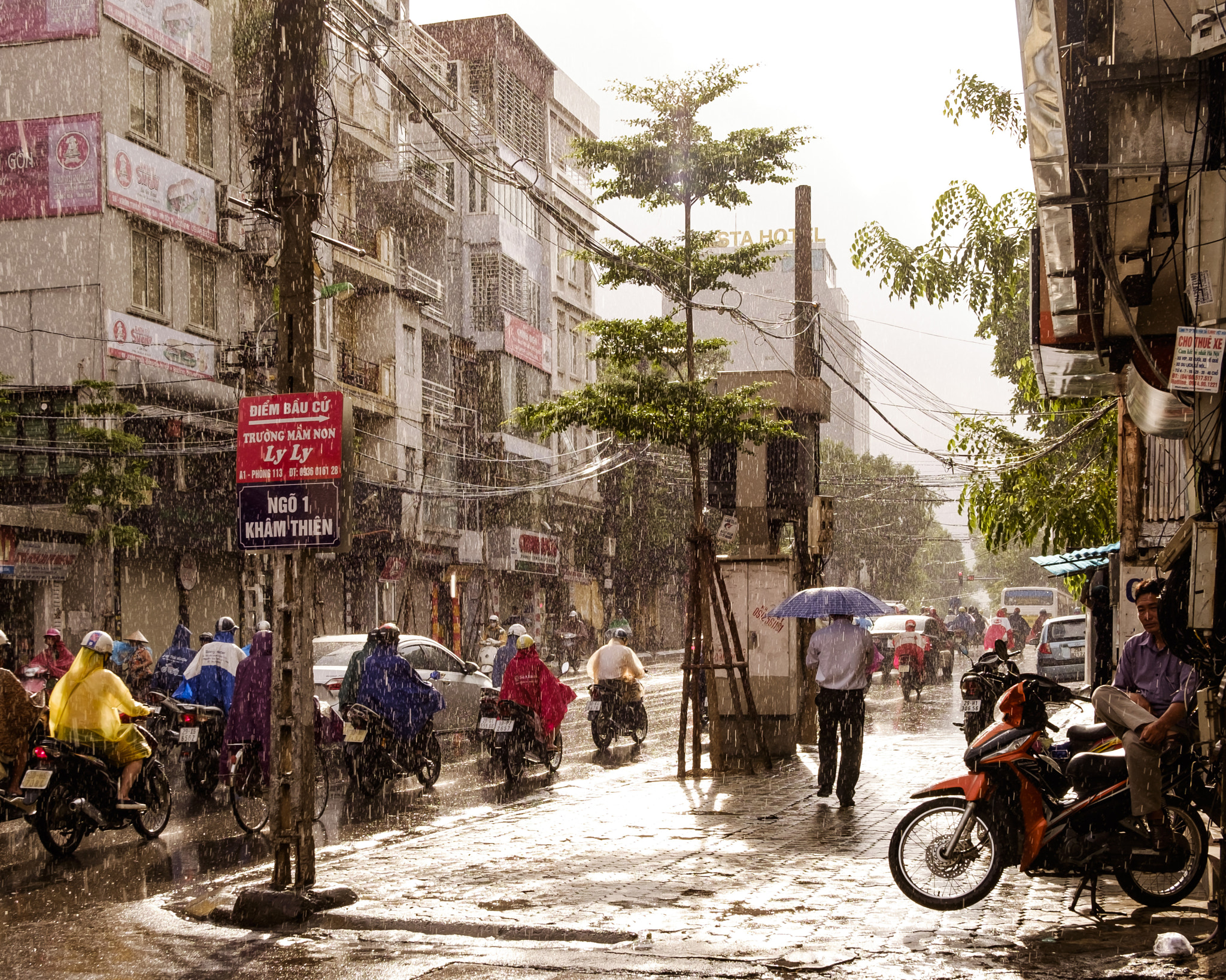 Fujifilm XC 16-50mm F3.5-5.6 OIS II sample photo. In the rain photography