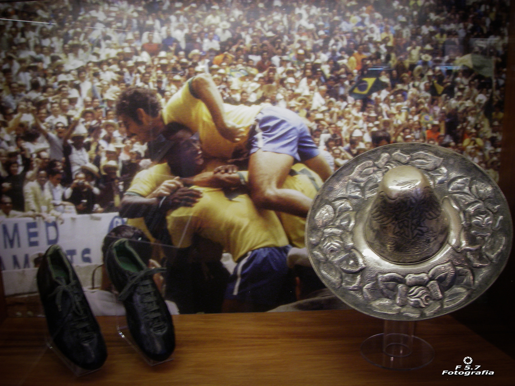 Pentax OPTIO W10 sample photo. Pelé museum - santos - brasil - times that do not come back photography