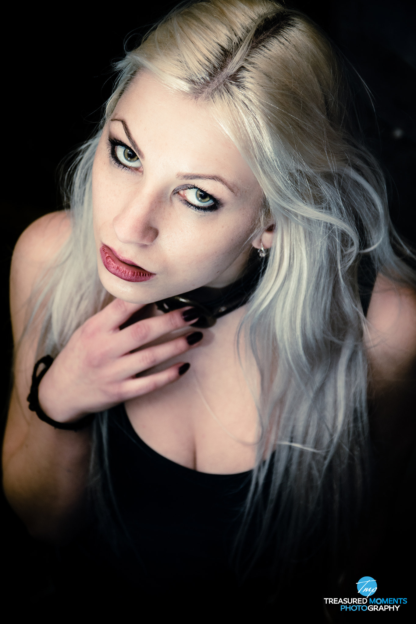 Sigma 17-70mm F2.8-4 DC Macro OS HSM sample photo. Embraced by darkness photography