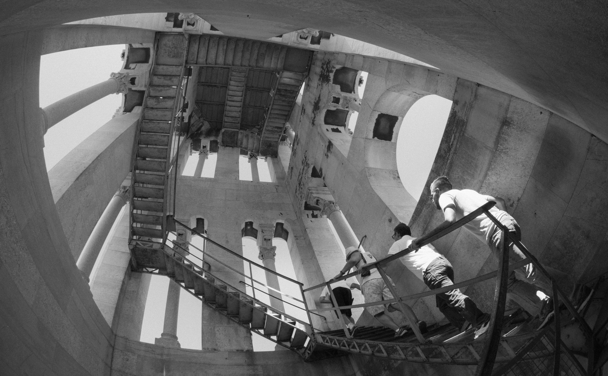 Nikon AF DX Fisheye-Nikkor 10.5mm F2.8G ED sample photo. The long climb photography