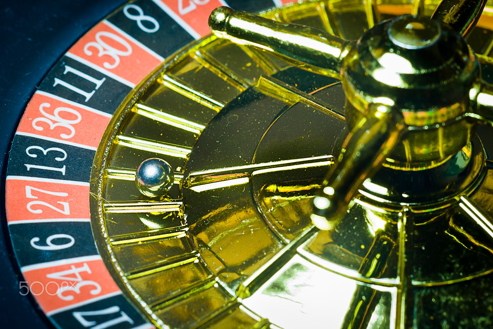 Sony Alpha DSLR-A700 + Tokina EMZ M100 AF 100mm F3.5 sample photo. Casino roulette photography